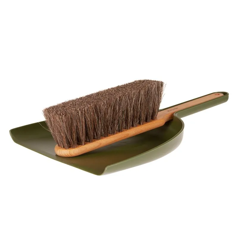 Iris Hantverk broom and dustpan set short Moss green