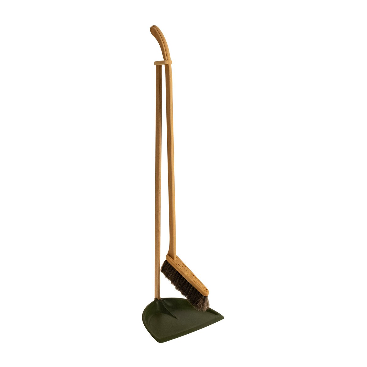 Iris Hantverk dustpan & brush set Moss green | Scandinavian Design | Brushes & brooms | Green
