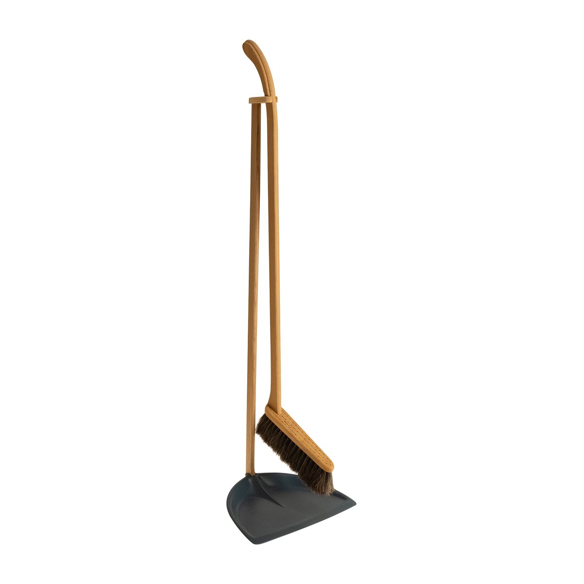 Iris Hantverk dustpan & brush set Petroleum blue | Scandinavian Design | Brushes & brooms | Blue