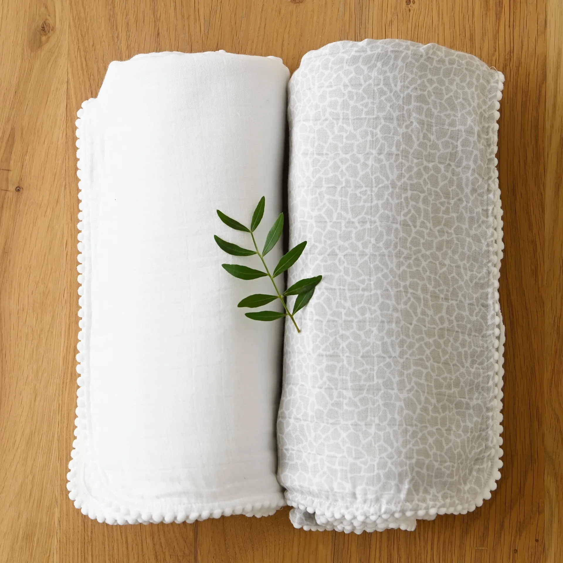 Pom Pom muslin blanket 120x120 cm 2-pack, Pearl & Giraffe gray Jack o Juno