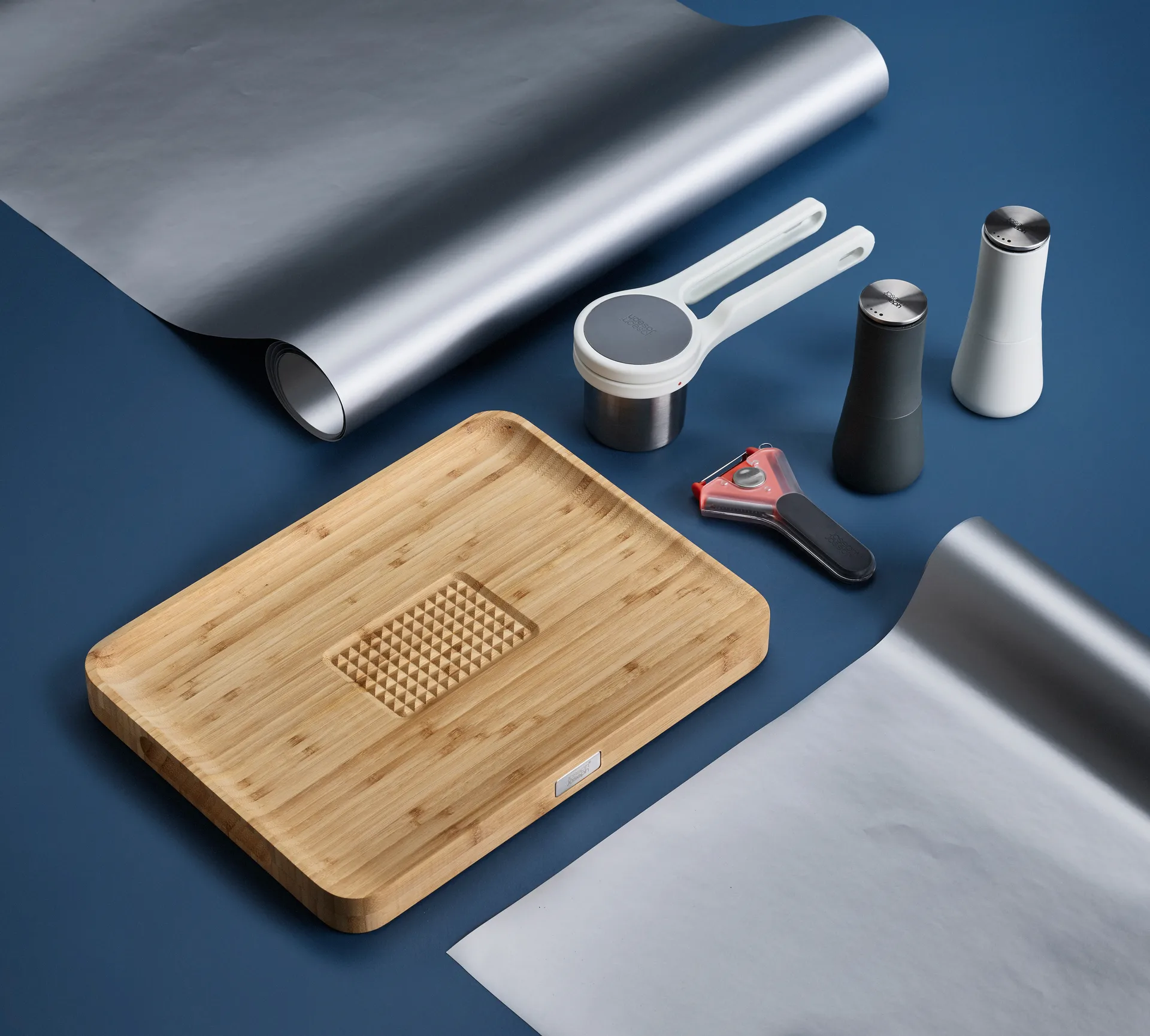 Cut & carve cutting board, Bamboo Joseph Joseph