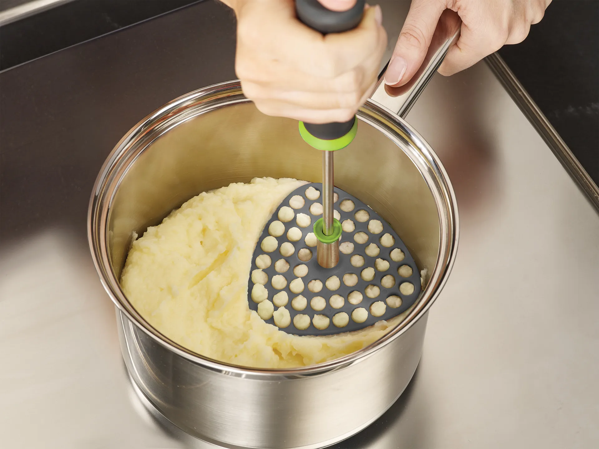 Delta potato masher 30.2 cm, Green-gray Joseph Joseph