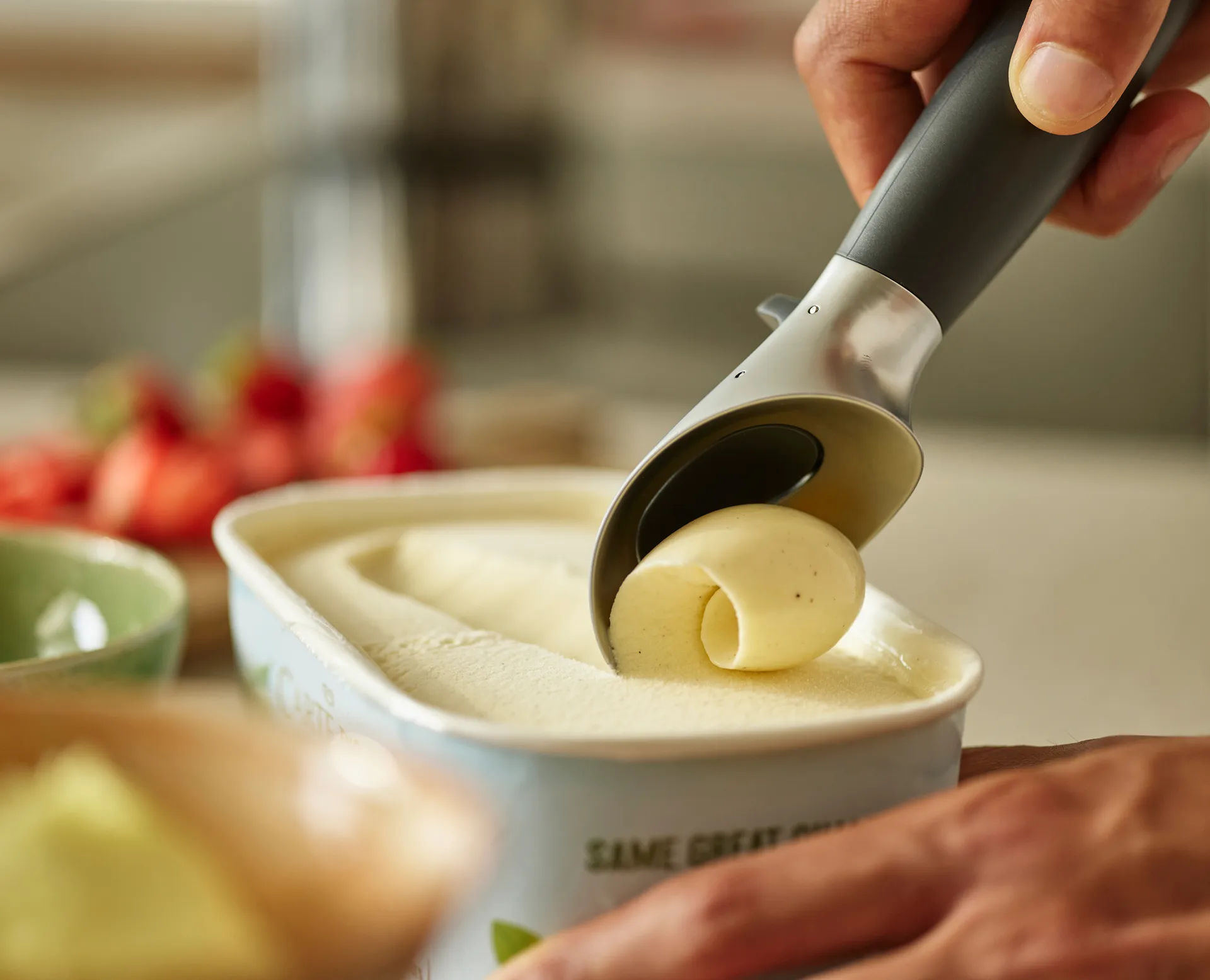 Elevate ice cream scoop 21 cm, Grey Joseph Joseph