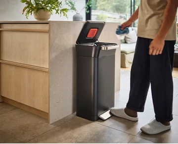 Joseph Joseph Titan trash compactor pedal bin 30 L - Carbon black - Joseph Joseph