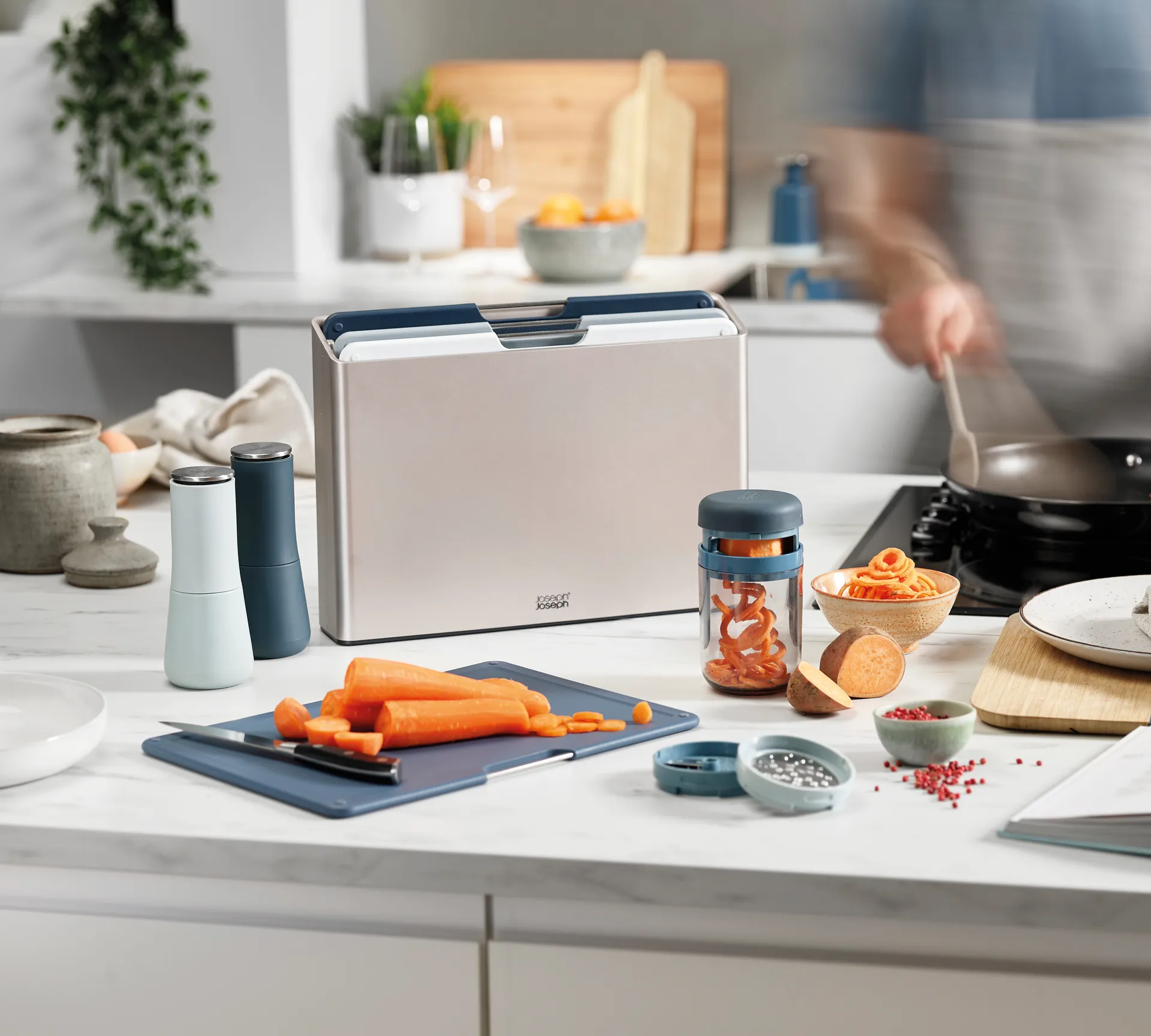 Milltop Editions Salt and Pepper Grinder 16.9 cm, Blue Joseph Joseph