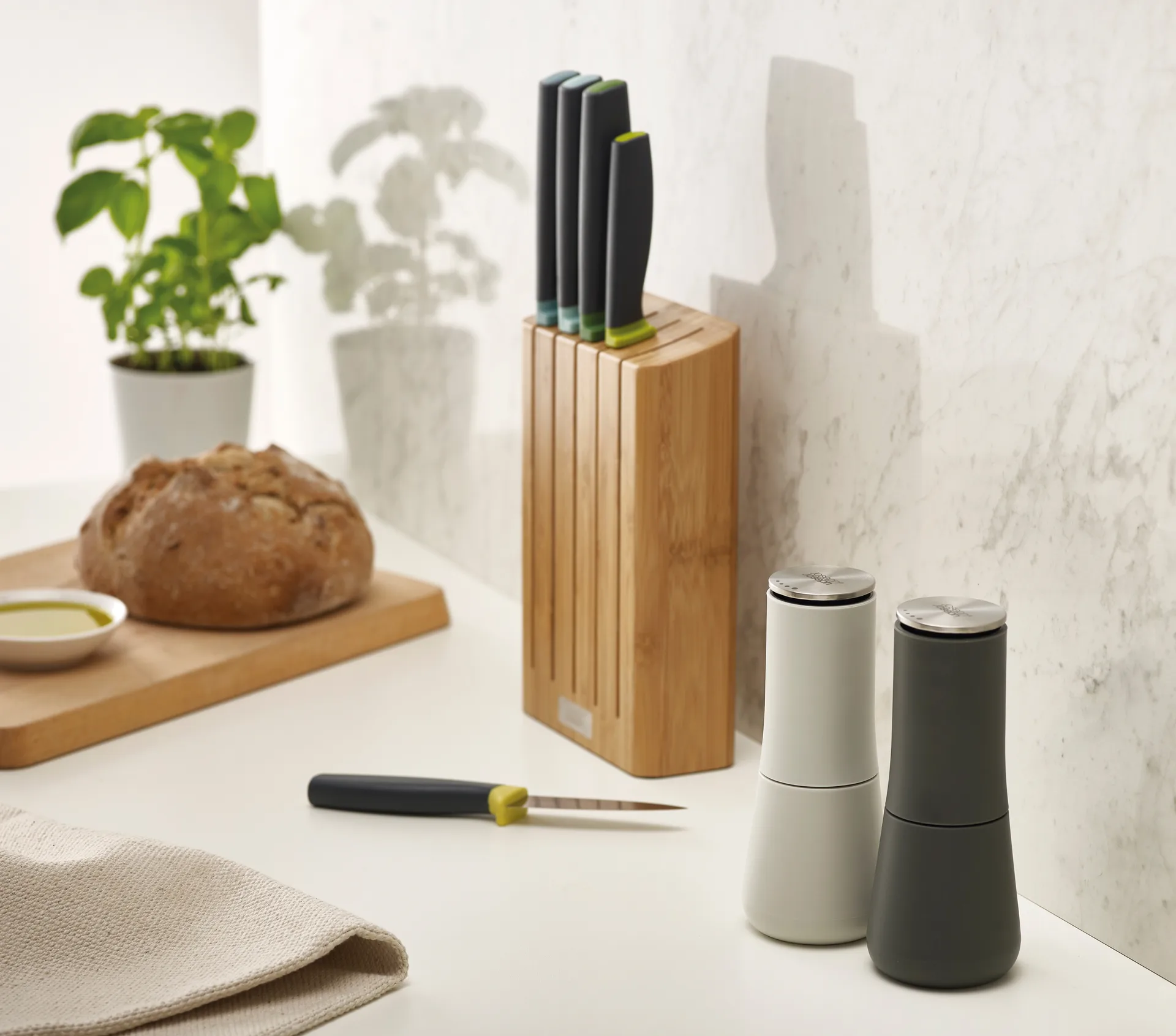 Milltop Salt and Pepper Grinder 2 Pieces, Grey-white Joseph Joseph