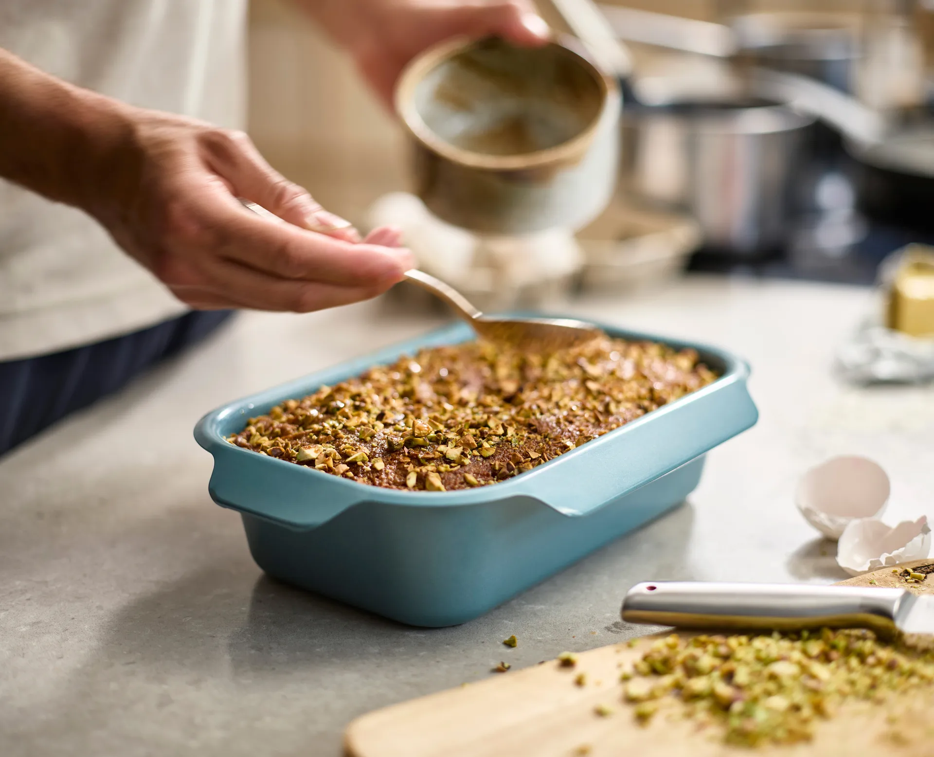 Nest bake bread tin 30 cm, Blue Joseph Joseph