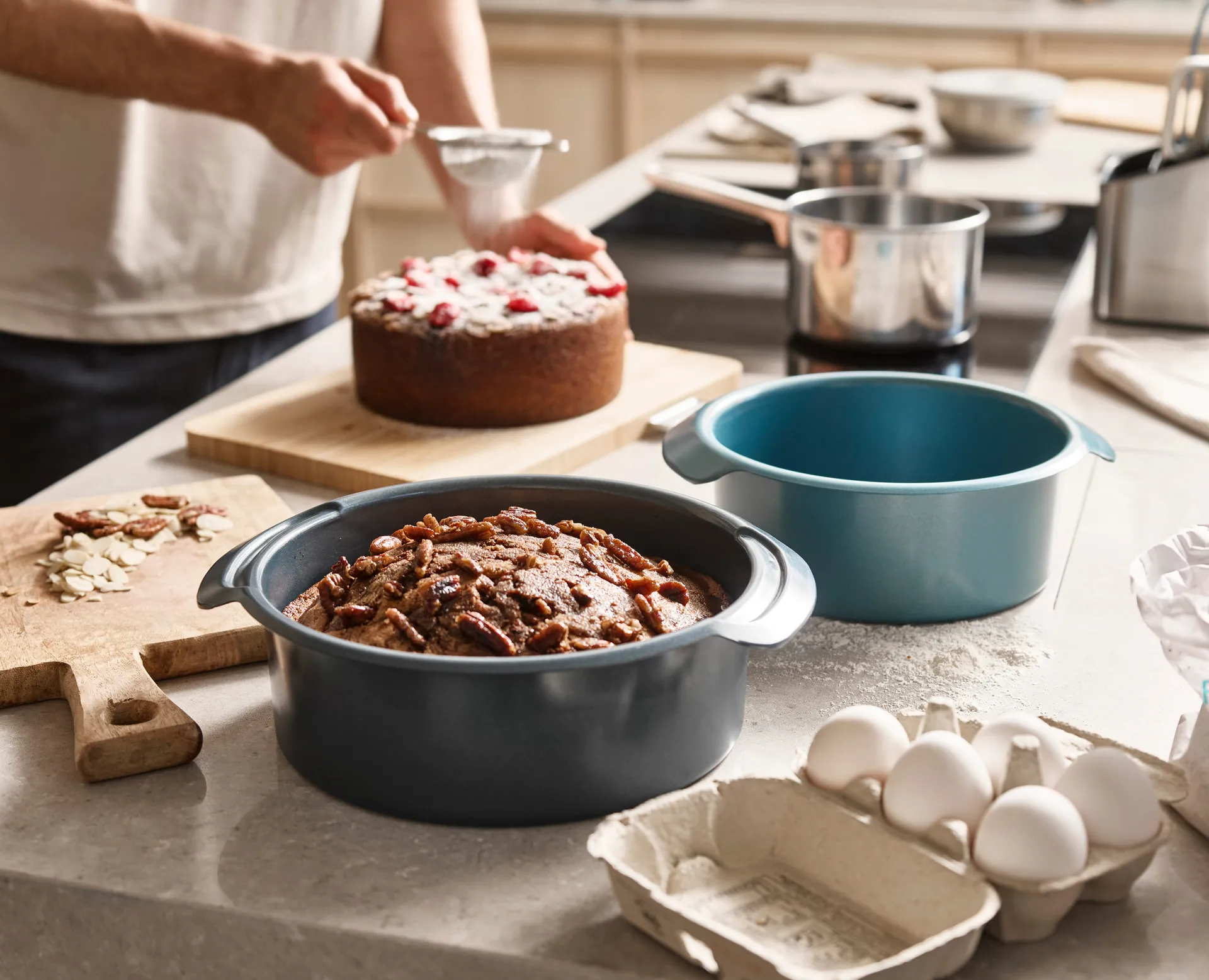 Nest Bake round baking pan 2-piece set, Blue Joseph Joseph