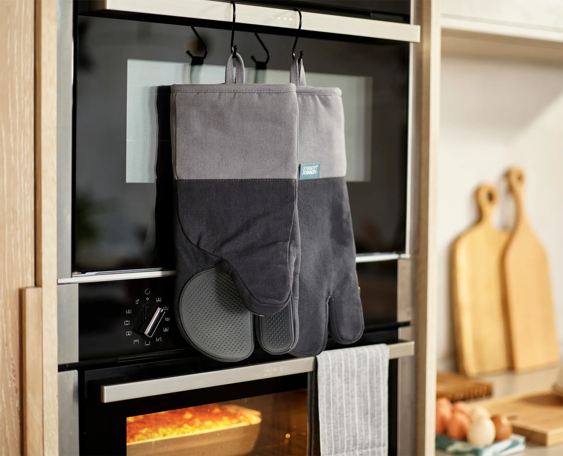 Pinch oven mitt right-handed 34.5 cm, Grey Joseph Joseph