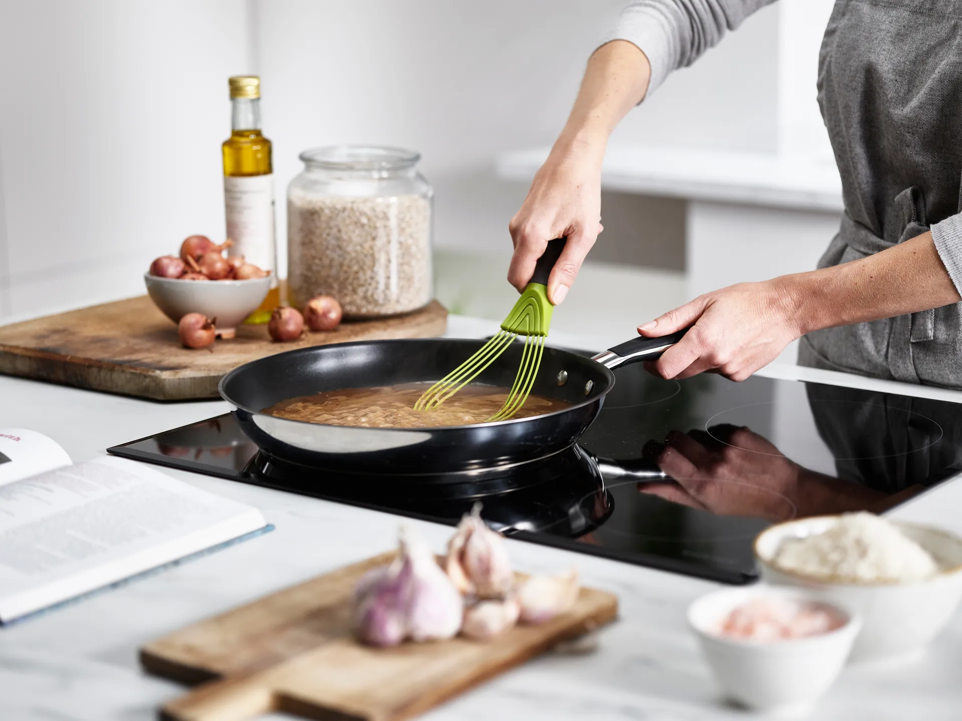 Twist 2-in-1 whisk, Green-gray Joseph Joseph