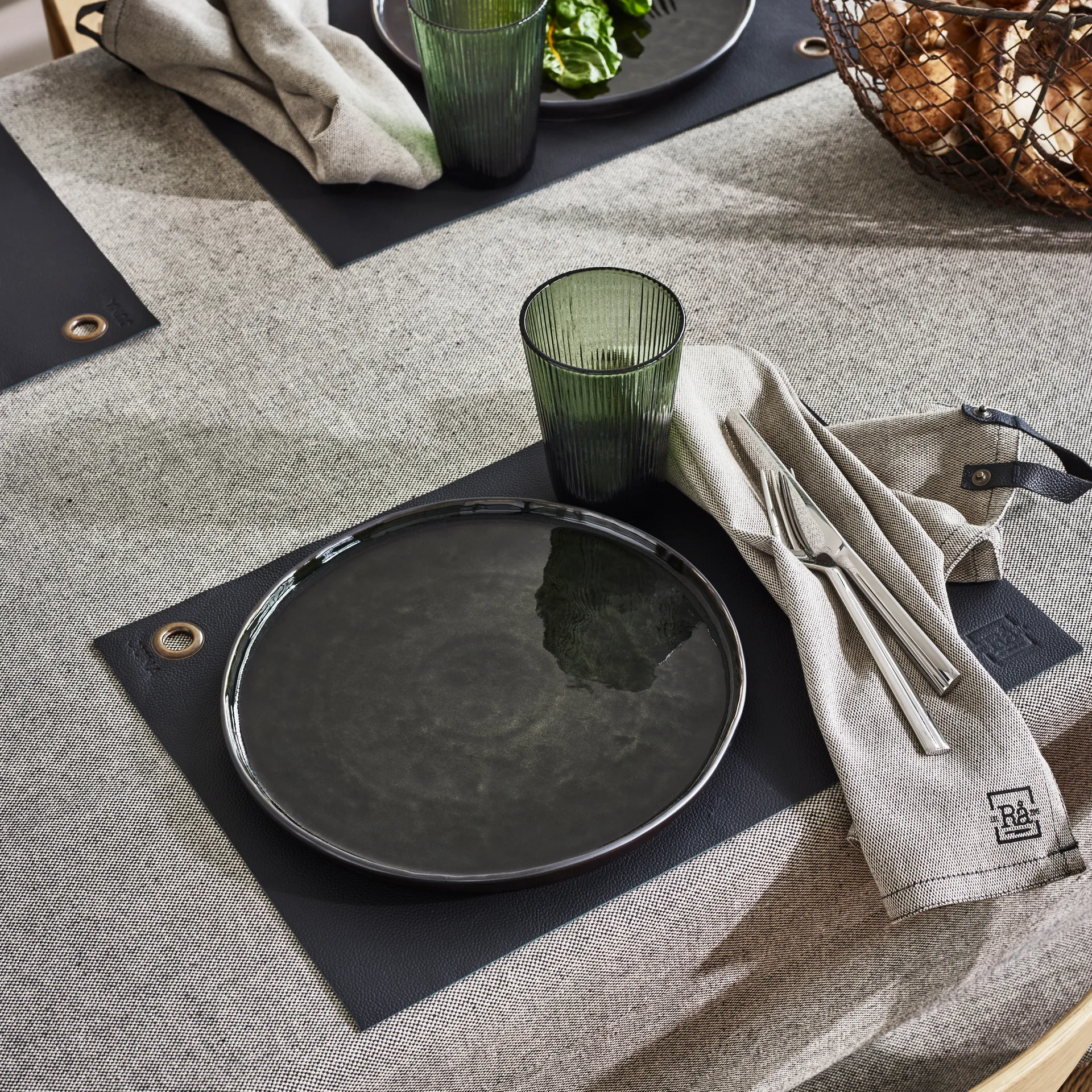 Rå placemat 43x30 cm, Black Juna