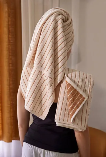 Soft towel - Off-white, 70x140 cm - Juna