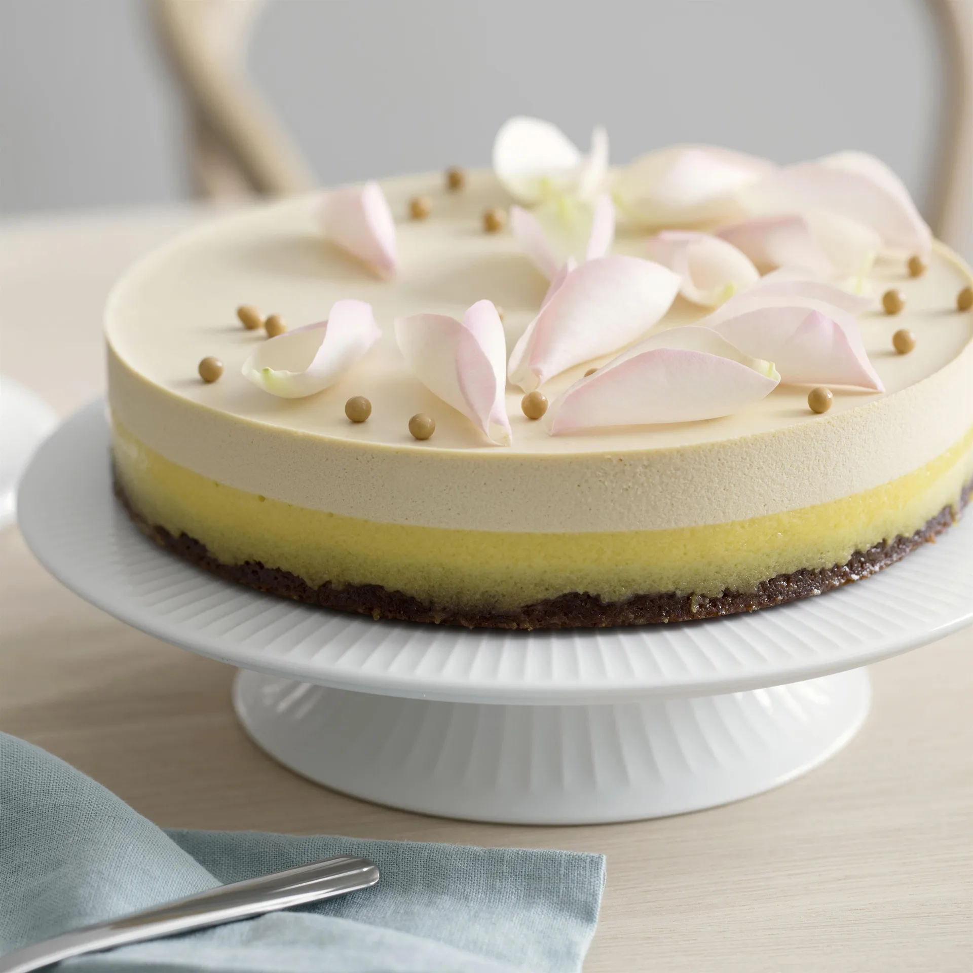 Hammershøi cake platter on base Ø30 cm, white Kähler