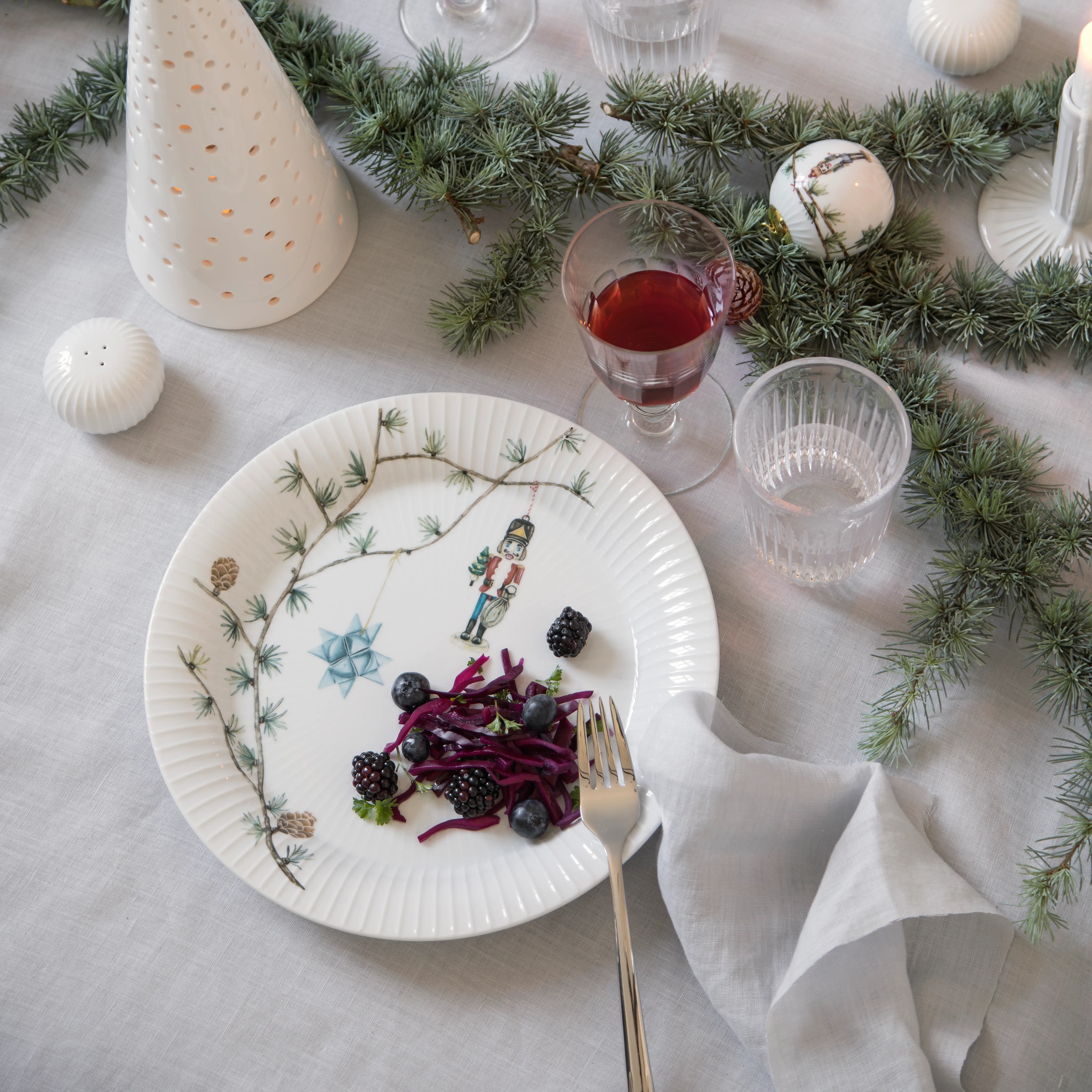 Hammershøi Christmas plate Ø27 cm 6-pack from Kähler - NordicNest.com