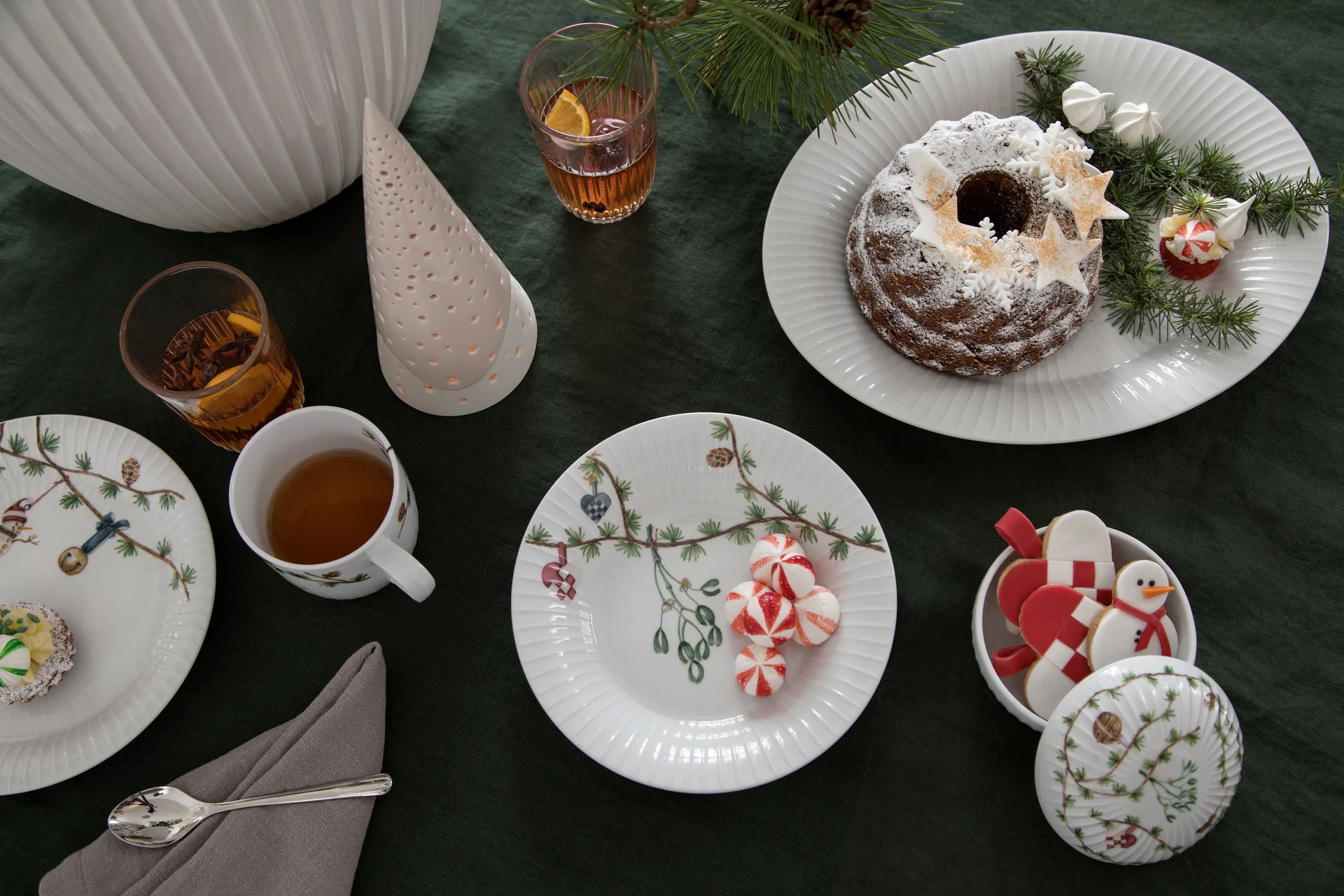 Hammershøi Christmas porcelain dinnerware set 18 pieces Kähler