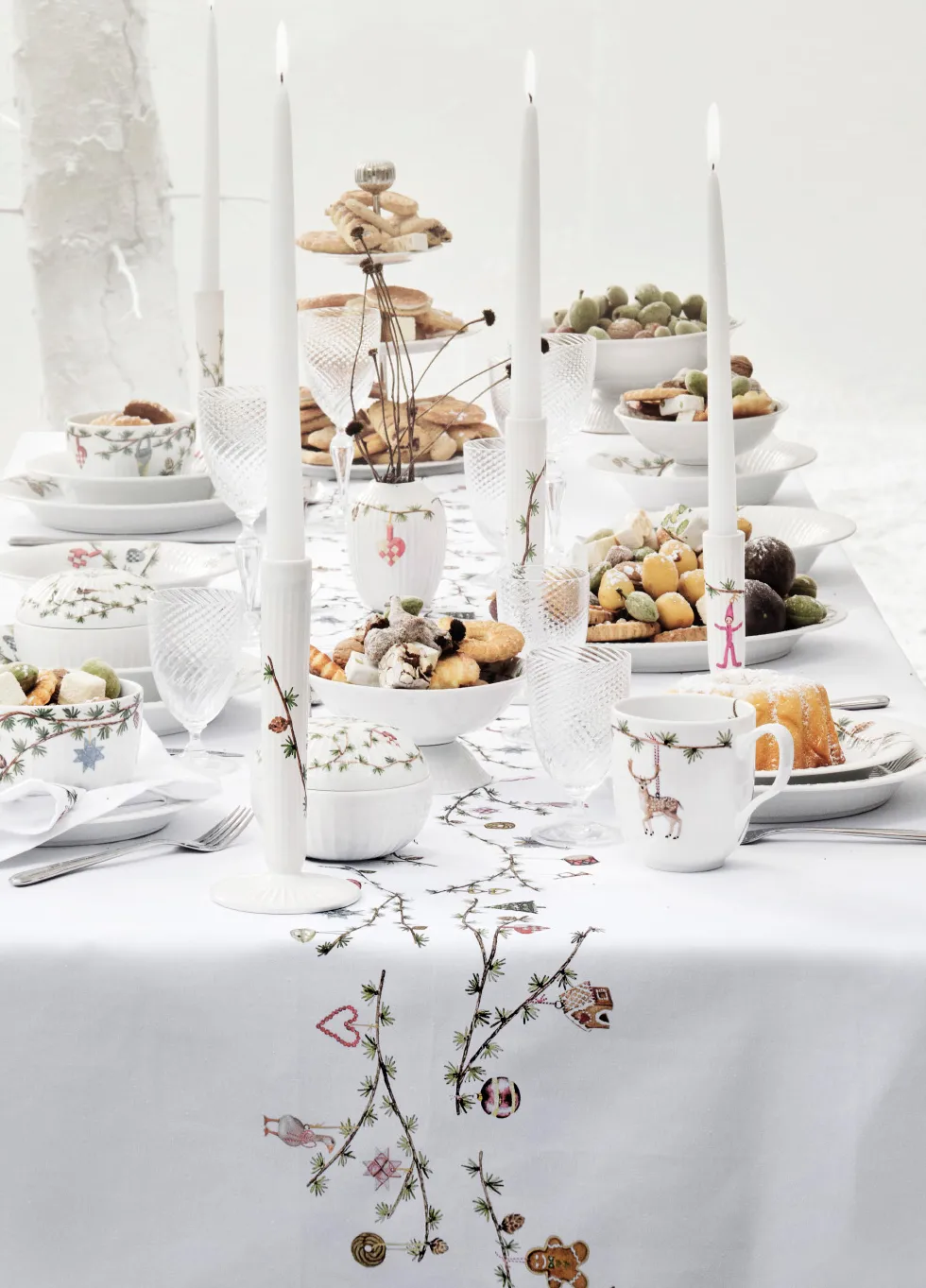 Hammershøi Christmas tablecloth 150x370 cm, White Kähler