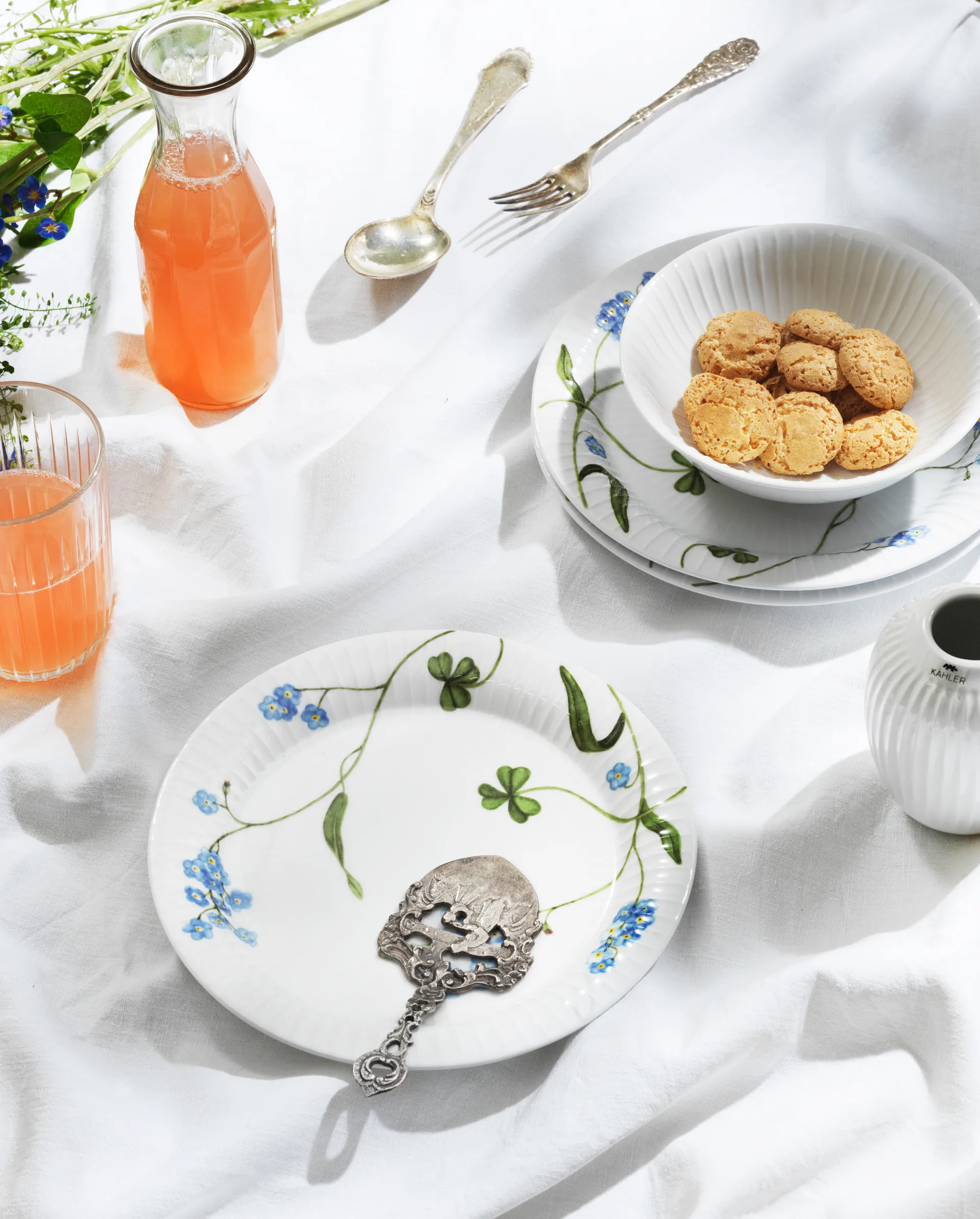 Hammershøi summer plate Ø22 cm, Forget me not Kähler