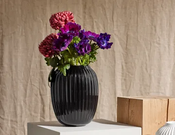 Hammershøi vase - Black, medium 21 cm - Kähler