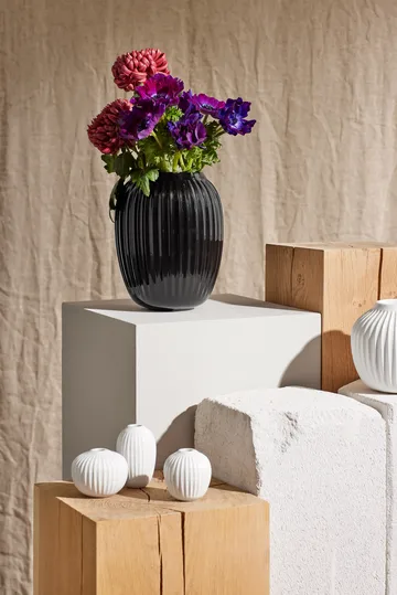 Hammershøi vase - Black, medium 21 cm - Kähler