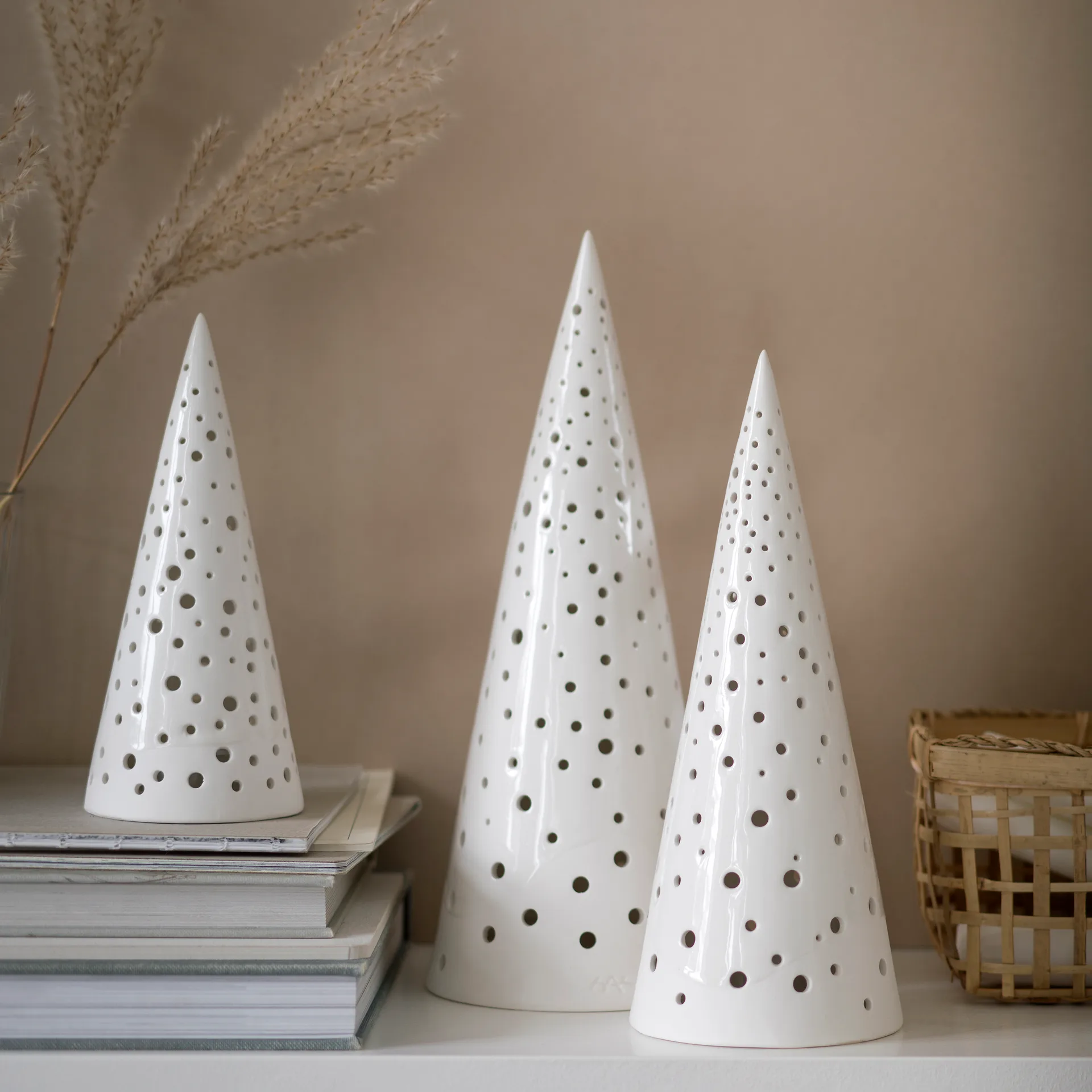 Nobili candle holder large, snow white Kähler