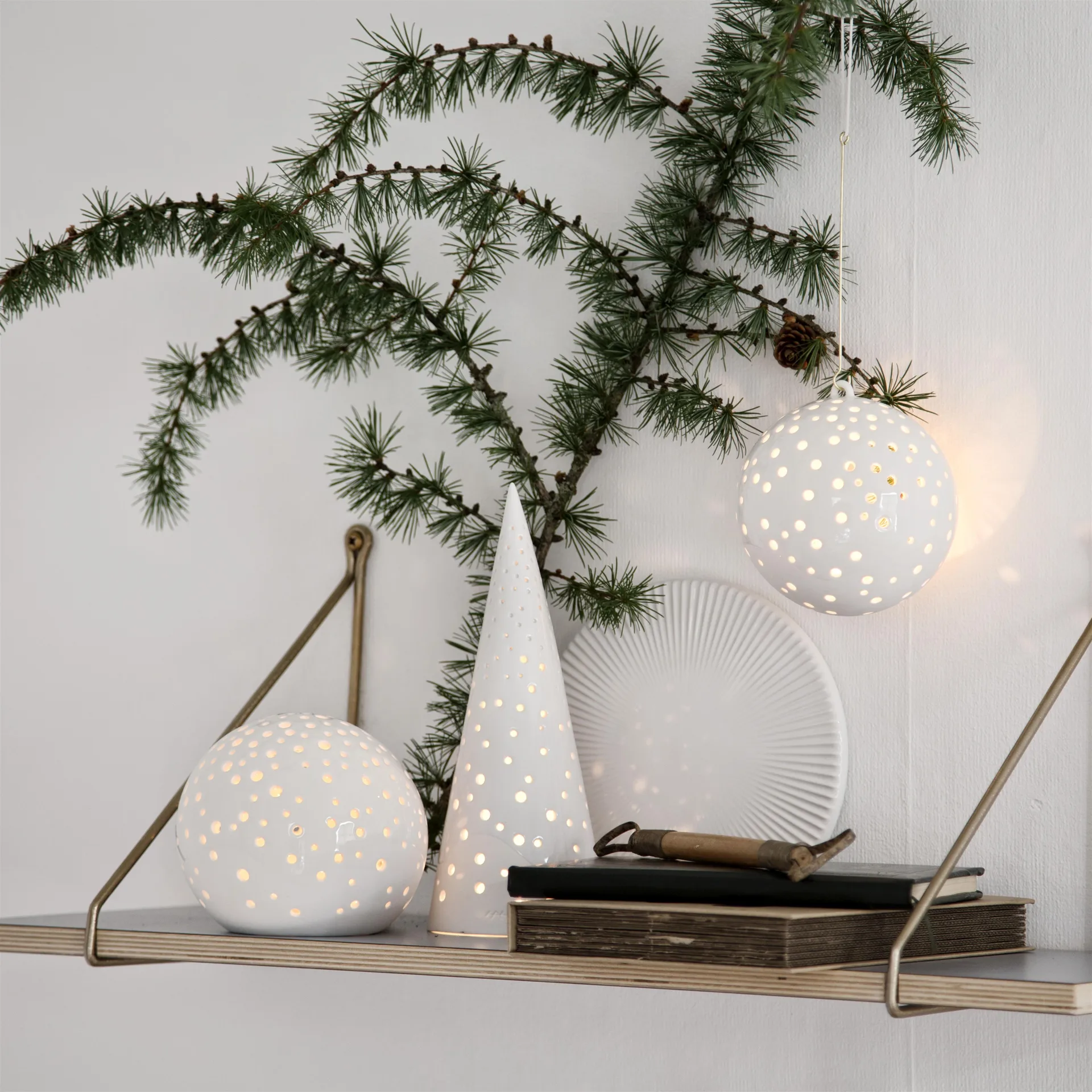 Nobili candle holder medium, snow white Kähler