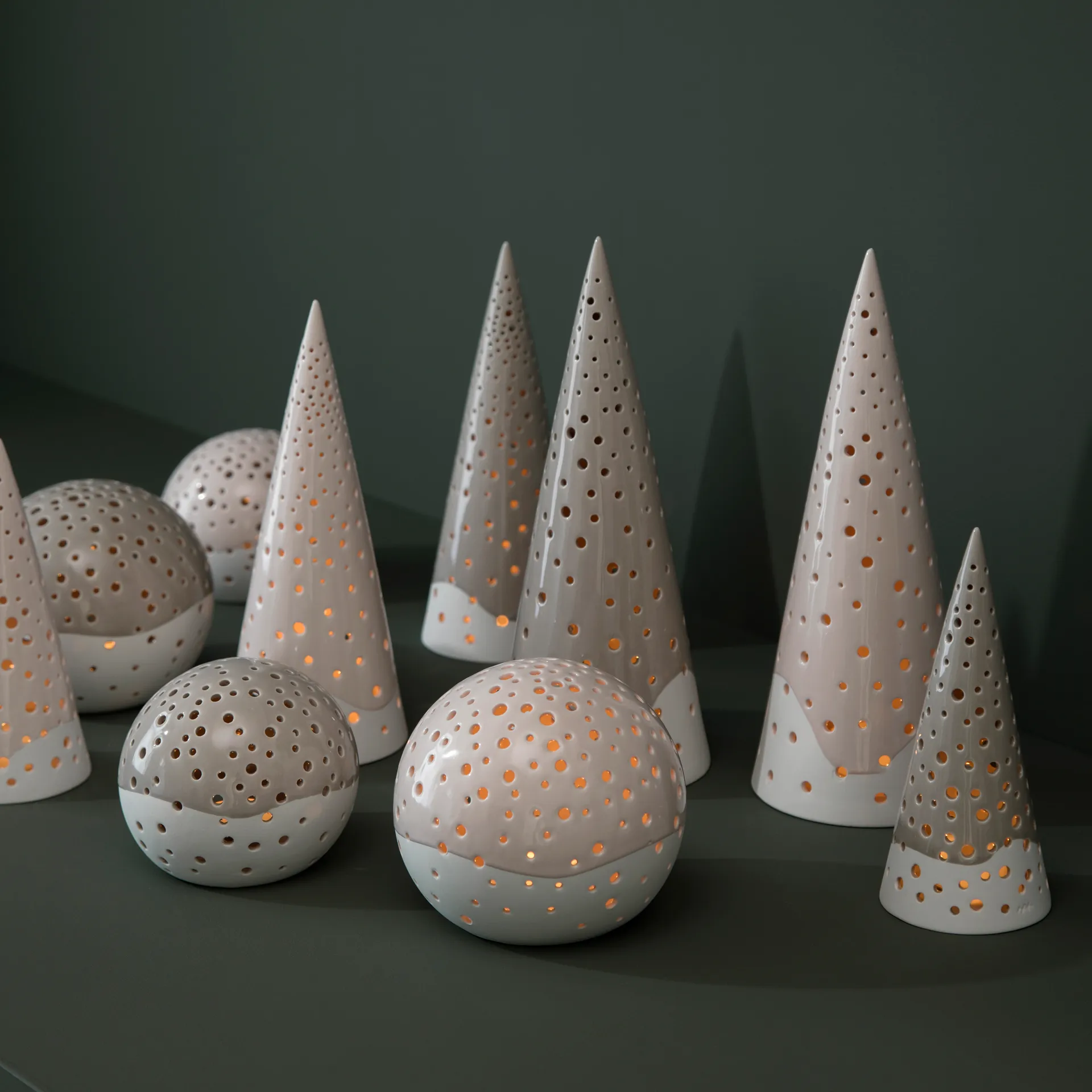 Nobili candle holder medium, Warm grey Kähler