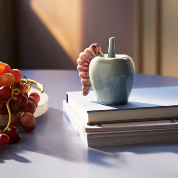 Poppery apple with worm decoration - Mint-pink - Kähler