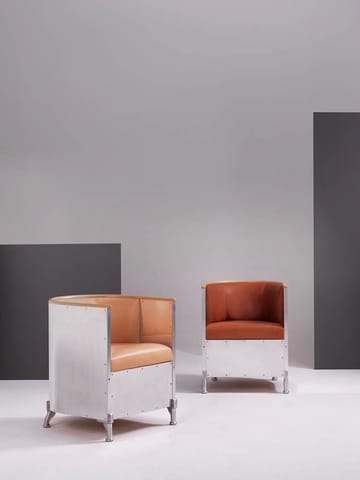 Aluminum armchair brushed matt - Leather Tärnsjö black-walnut - Källemo