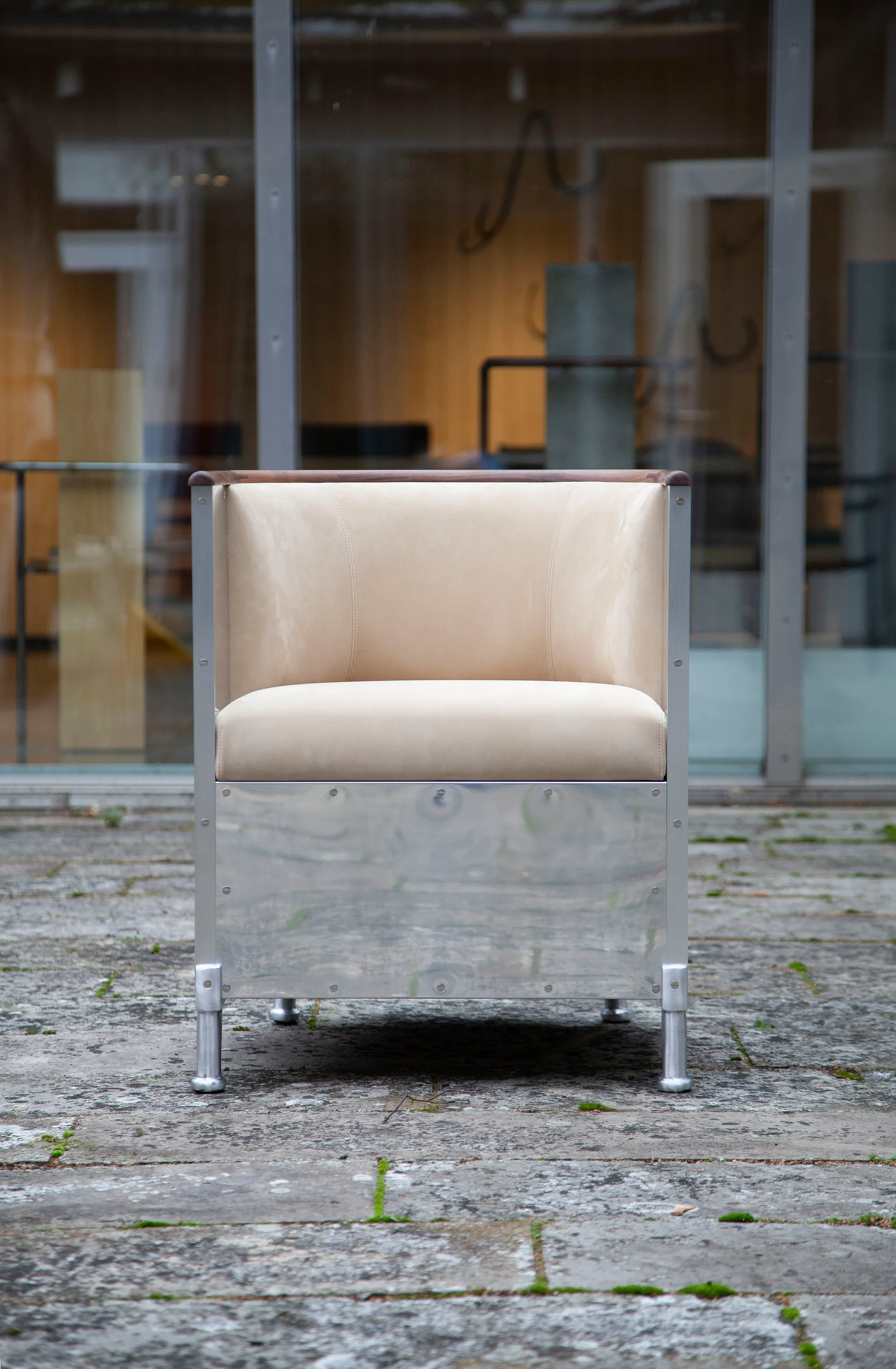 Aluminum armchair polished, Leather Duet Gold-oiled walnut Källemo