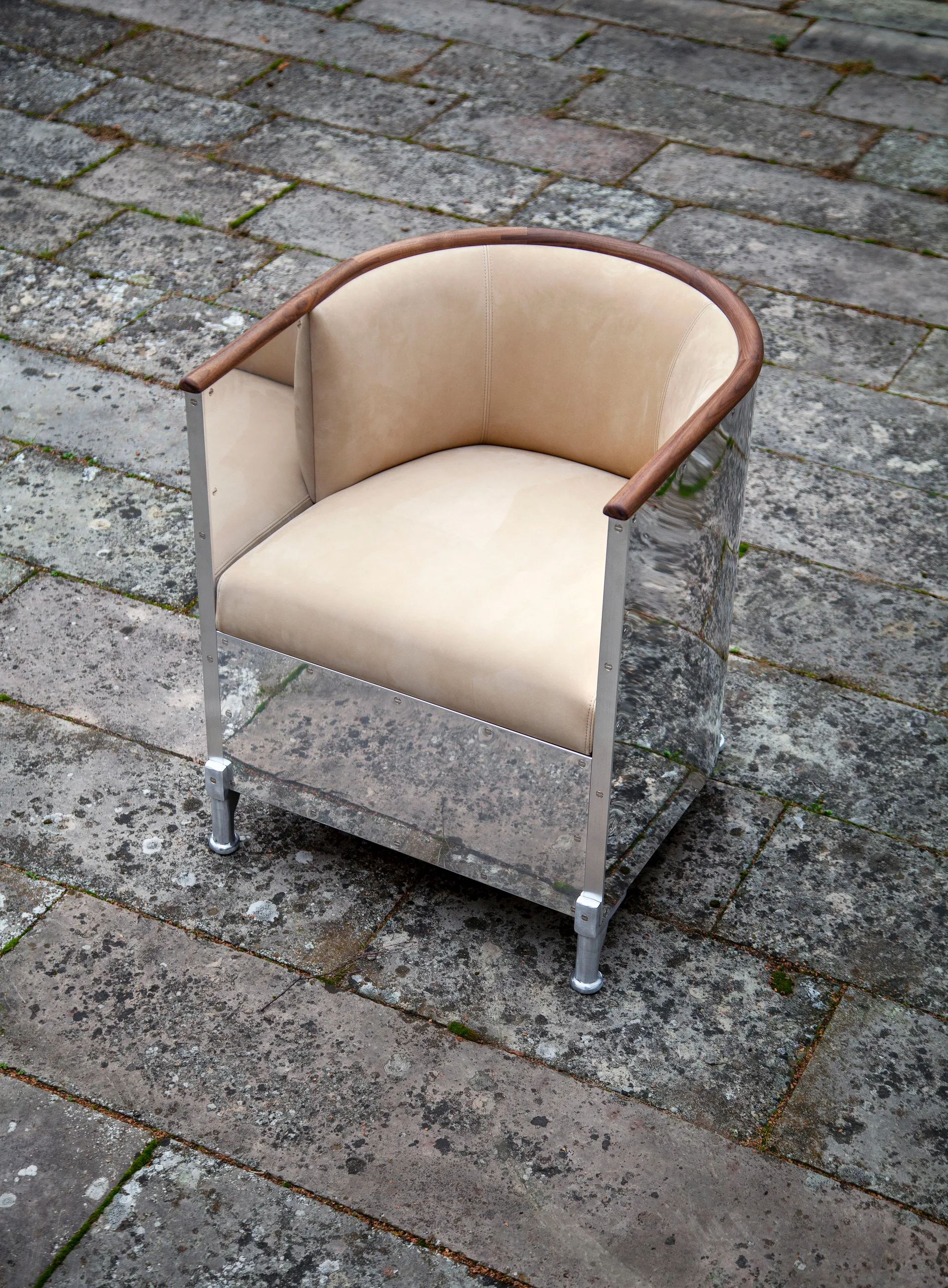 Aluminum armchair polished, Leather Duet Gold-oiled walnut Källemo