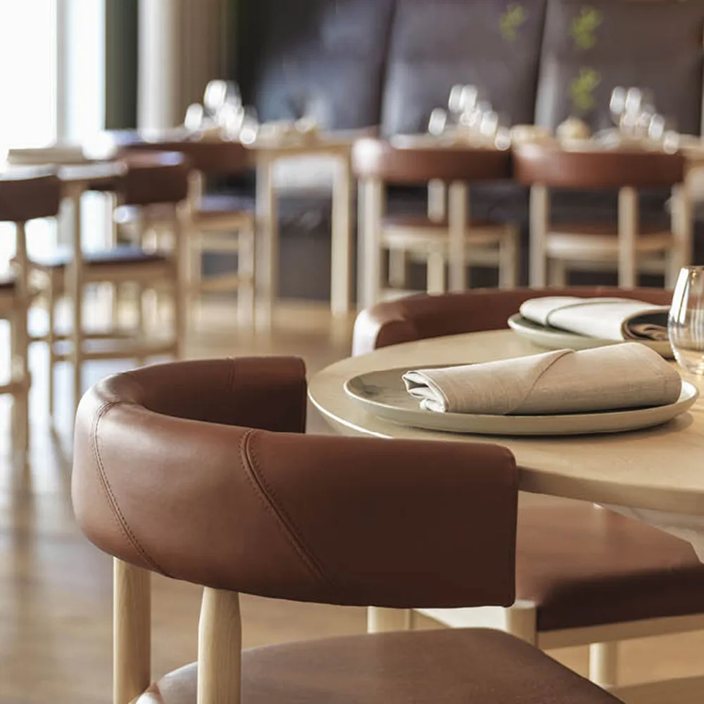 Botero armchair, Leather Tärnsjö 8420 green-green ash stand Källemo