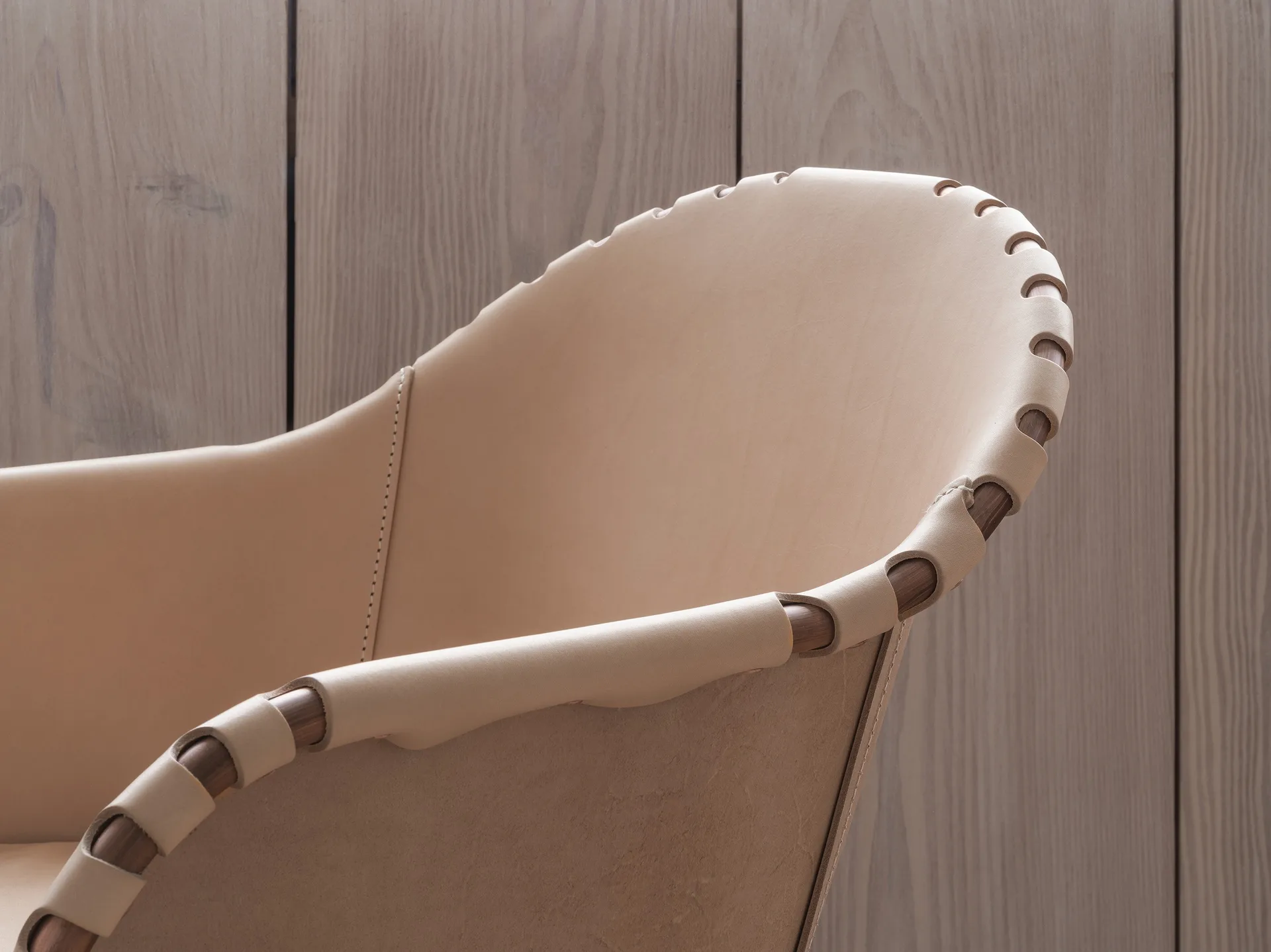 Ingo armchair, Cigar brown-matte chrome Källemo