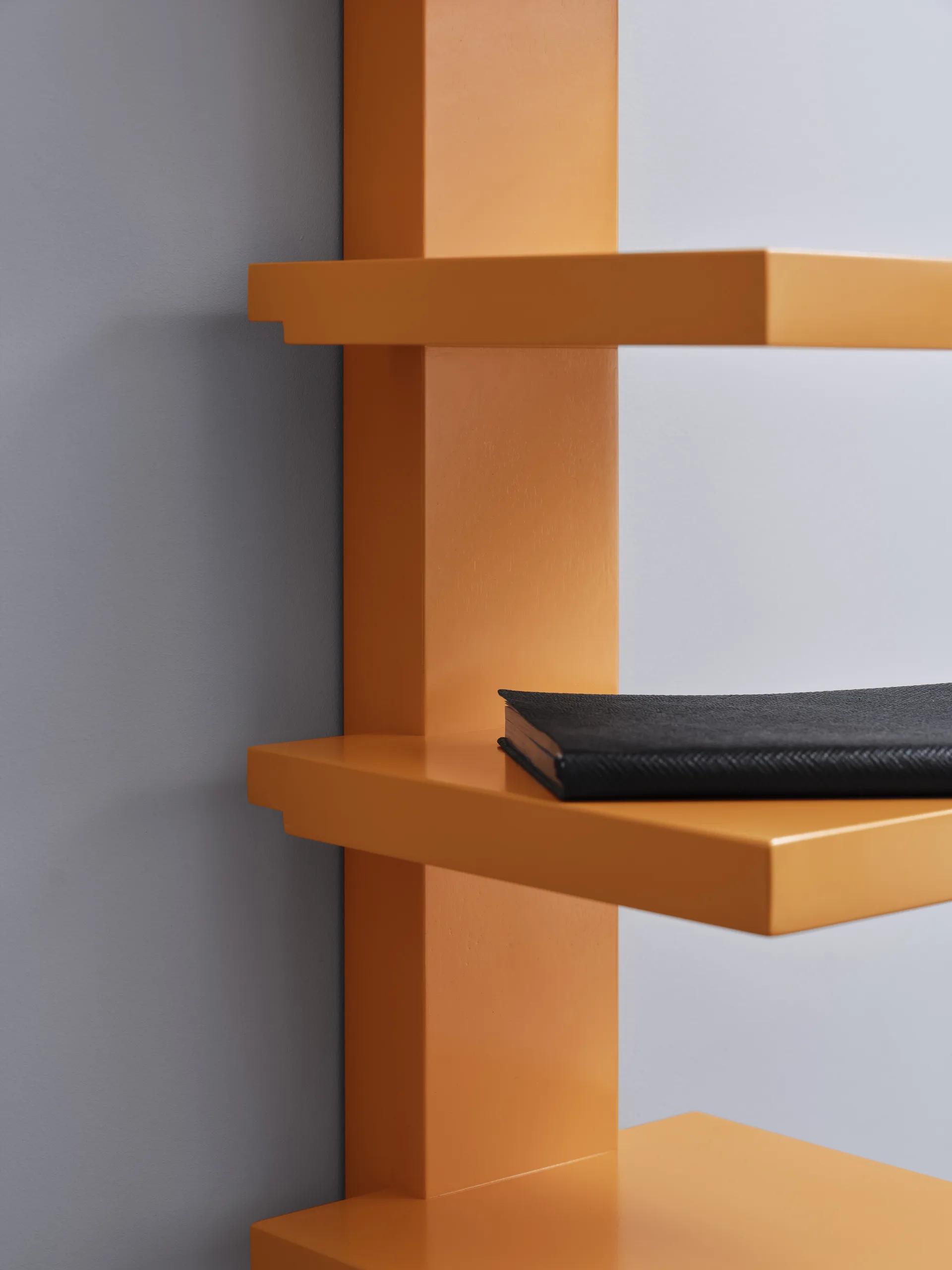 Pilaster wall shelf, Sea buckthorn high gloss Källemo