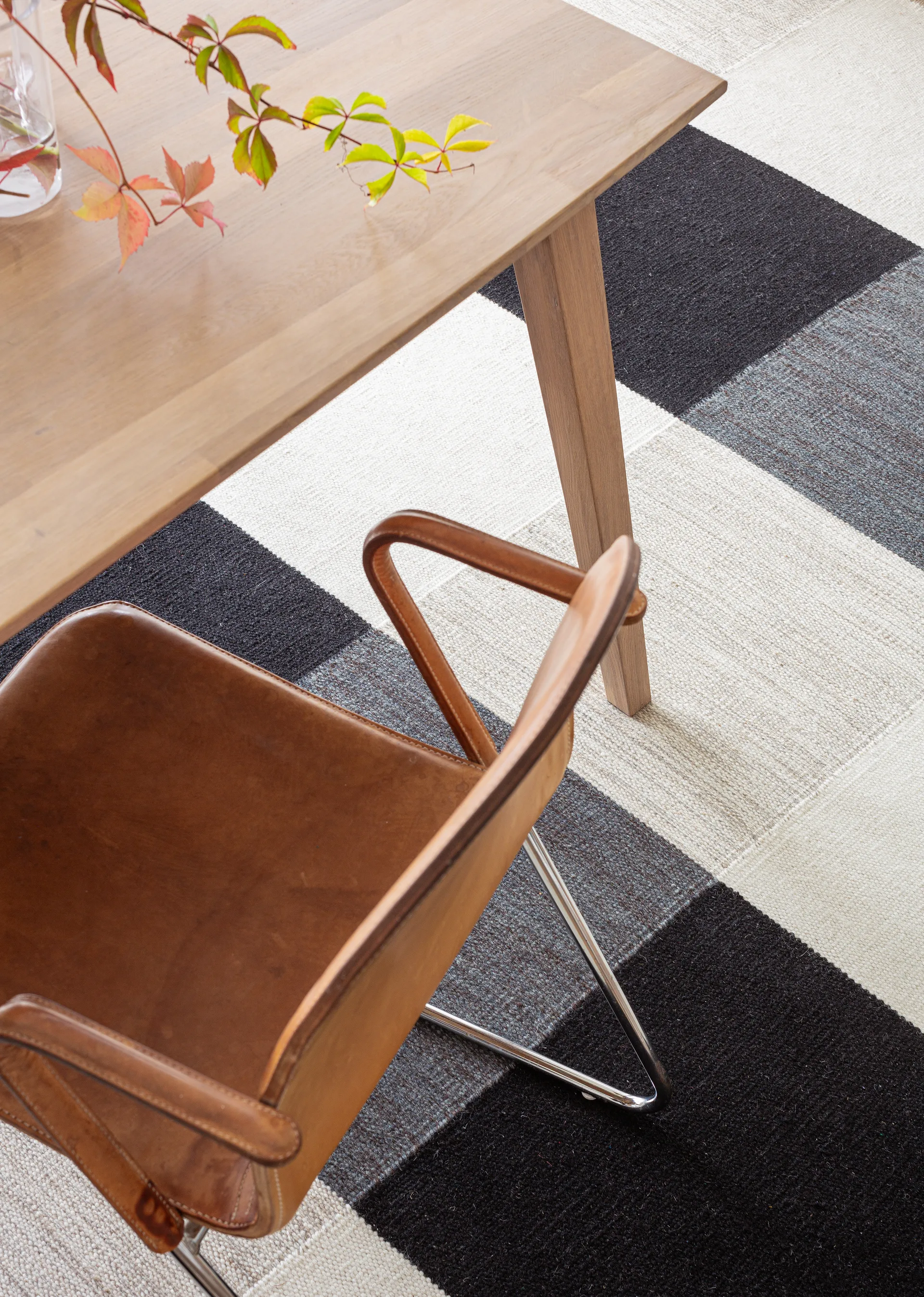 Night and Day handwoven rug 170x240 cm, White-black 200x300 cm Kateha