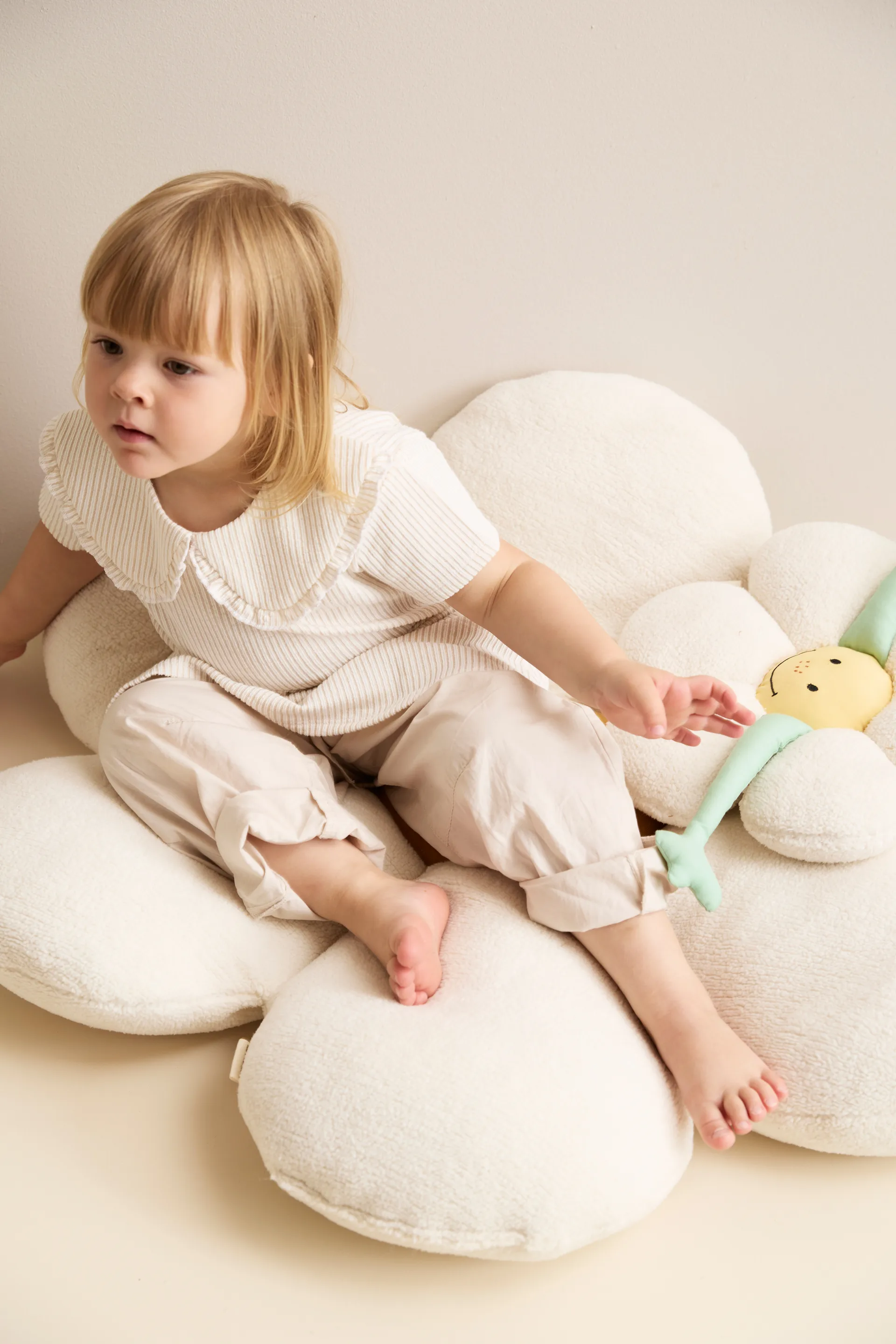 Flower floor cushion, Natural white, Ø100x15 cm Kid's Concept
