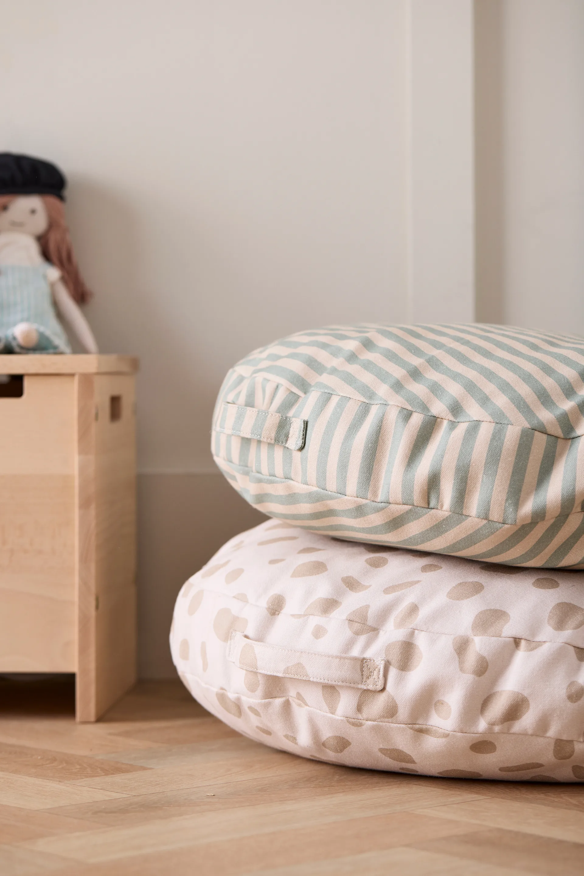 Kid's Base floor cushion Ø60 cm, Dotted Kid's Concept