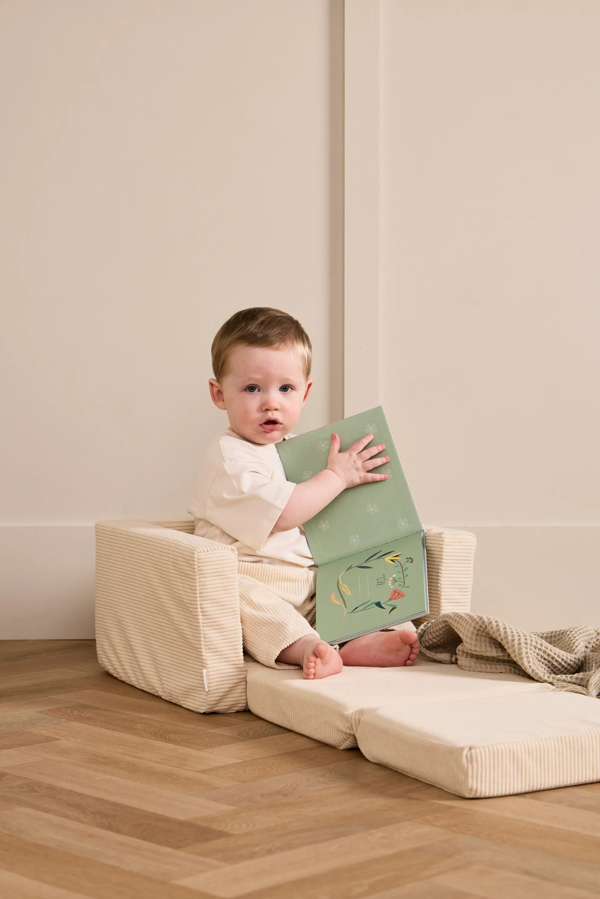 Kid's Base folding armchair, Off-white Kid's Concept