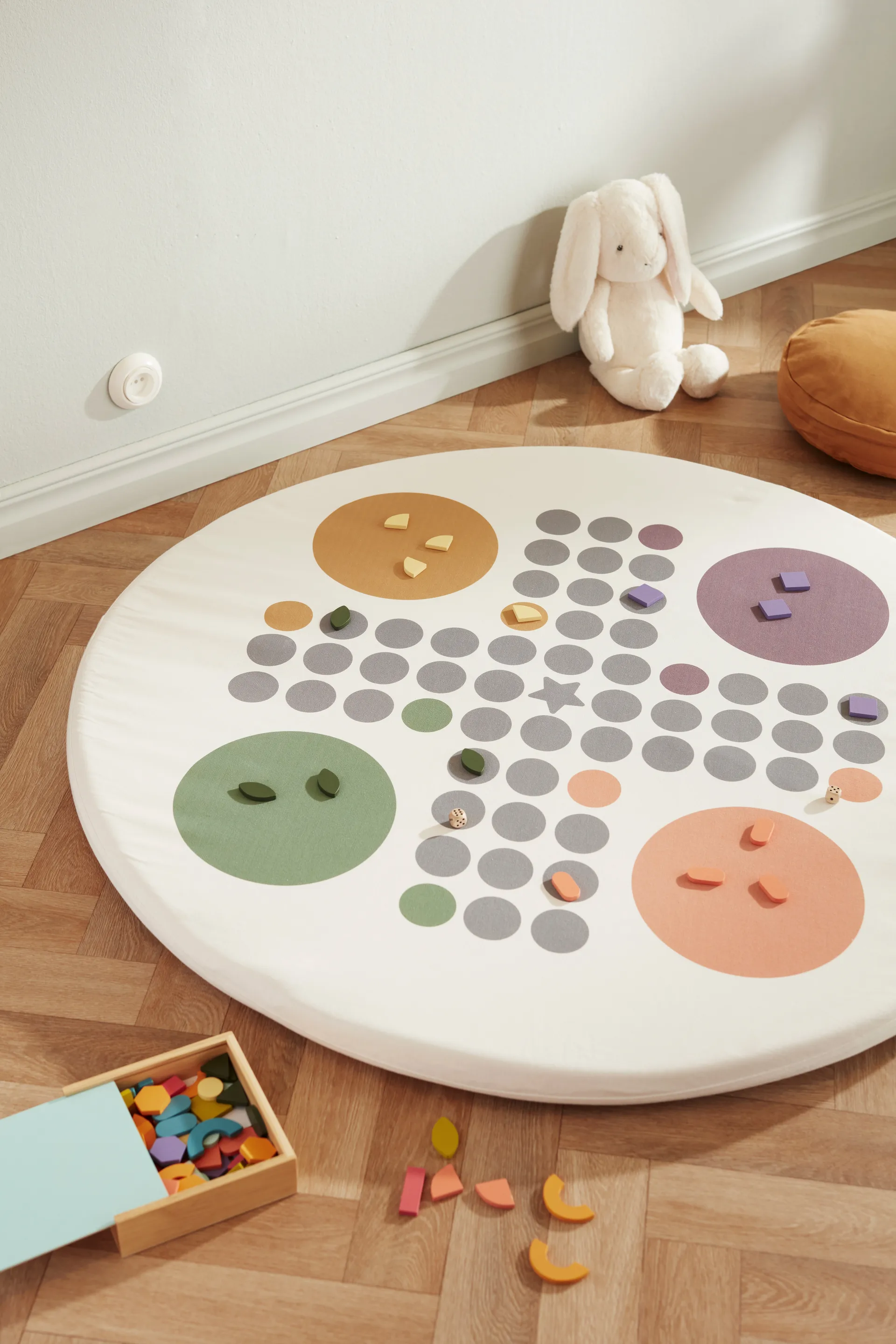 Kid's Base play mat Ludo Ø110 cm, White Kid's Concept