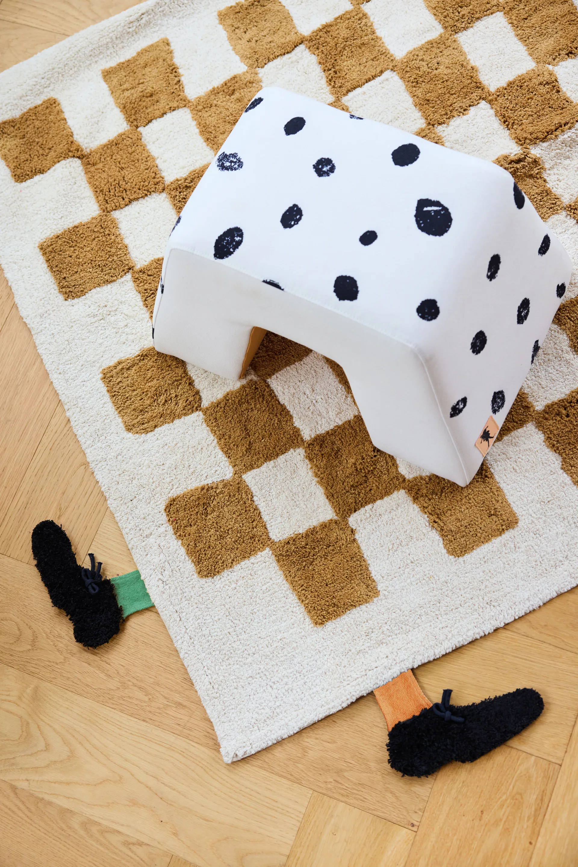Pippi stool, White-orange Kid's Concept