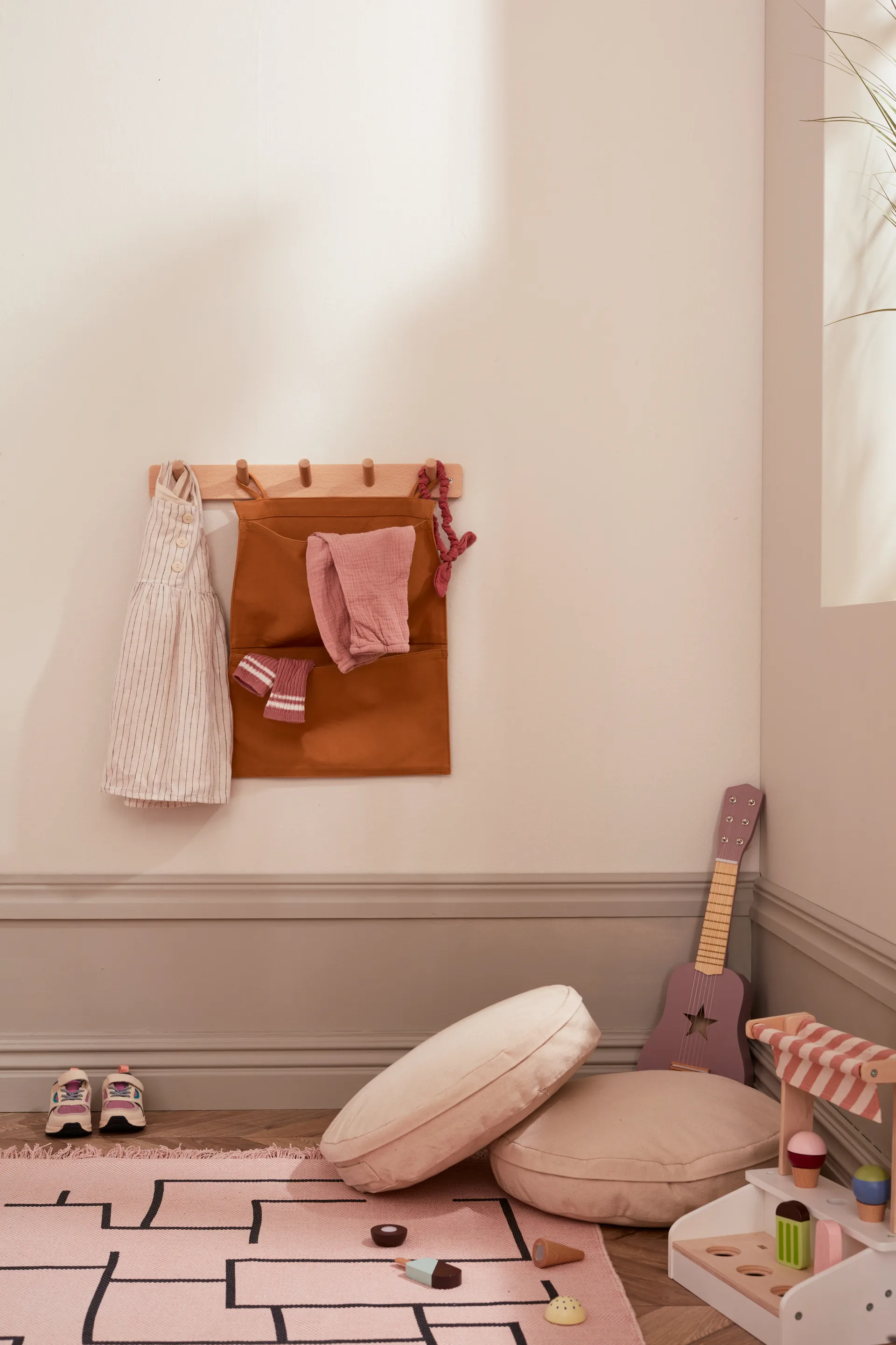 Saga hook strip, Beech Kid's Concept