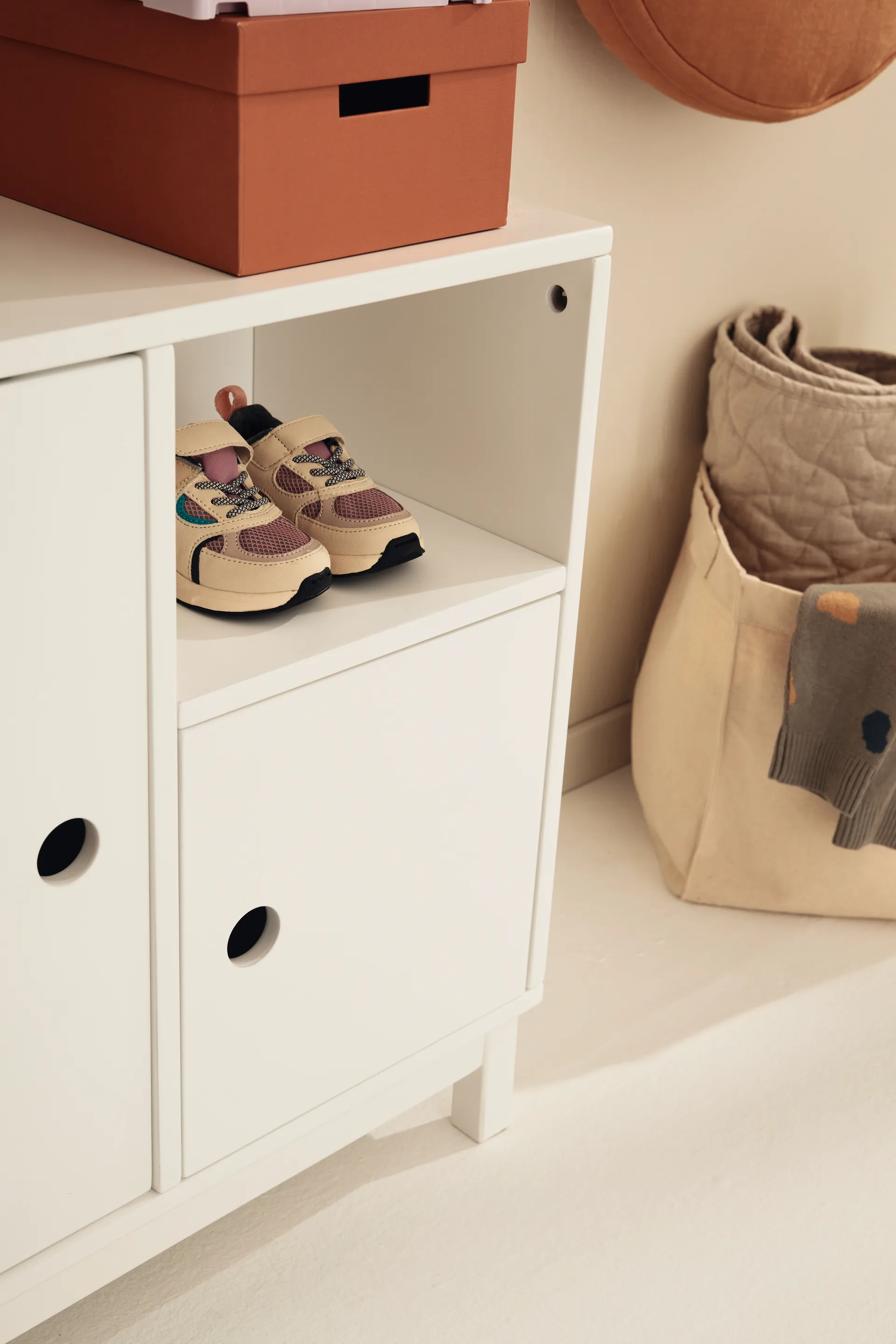 Star cupboard, White Kid's Concept