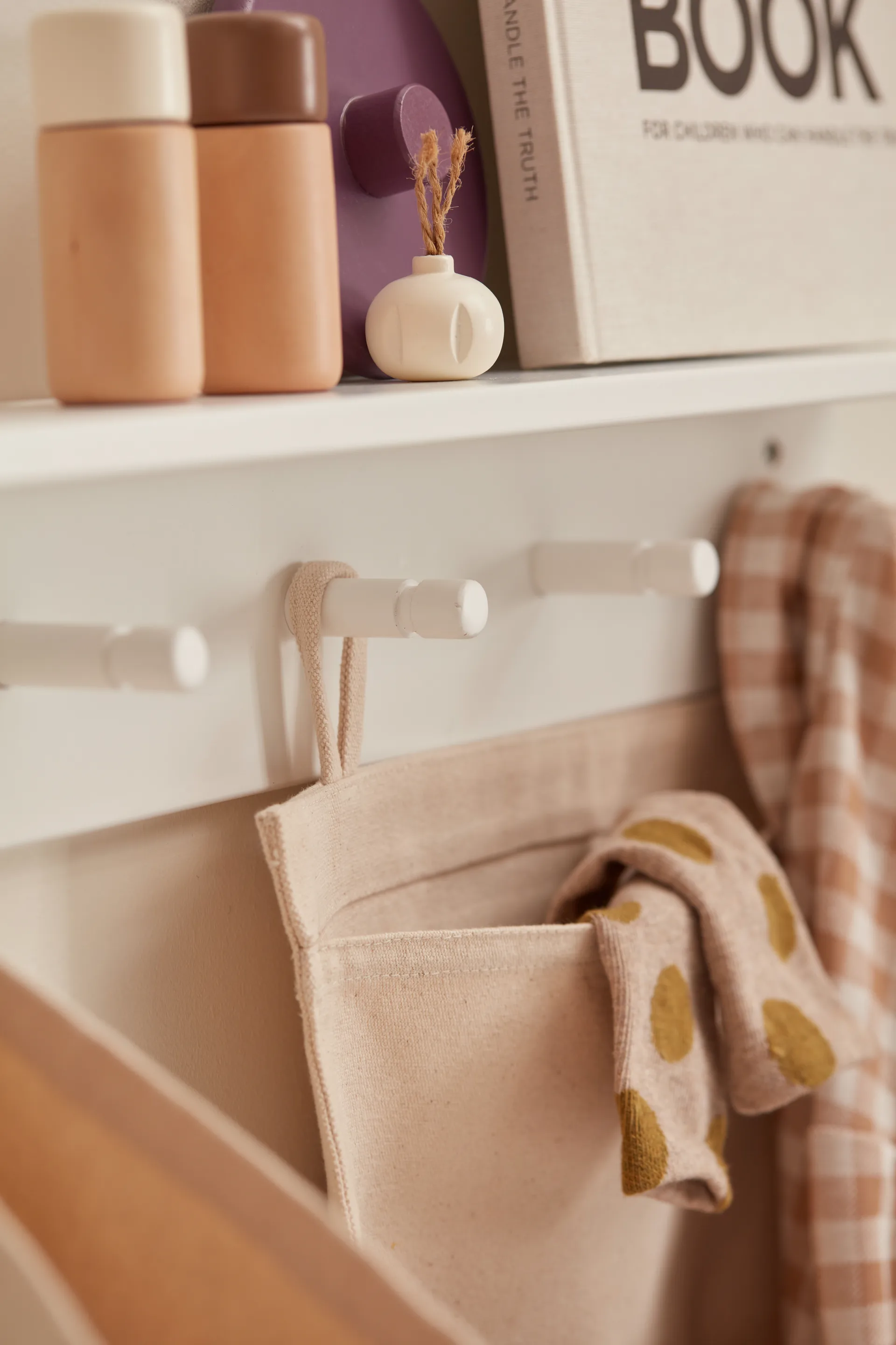 Star shelf with hooks, White Kid's Concept