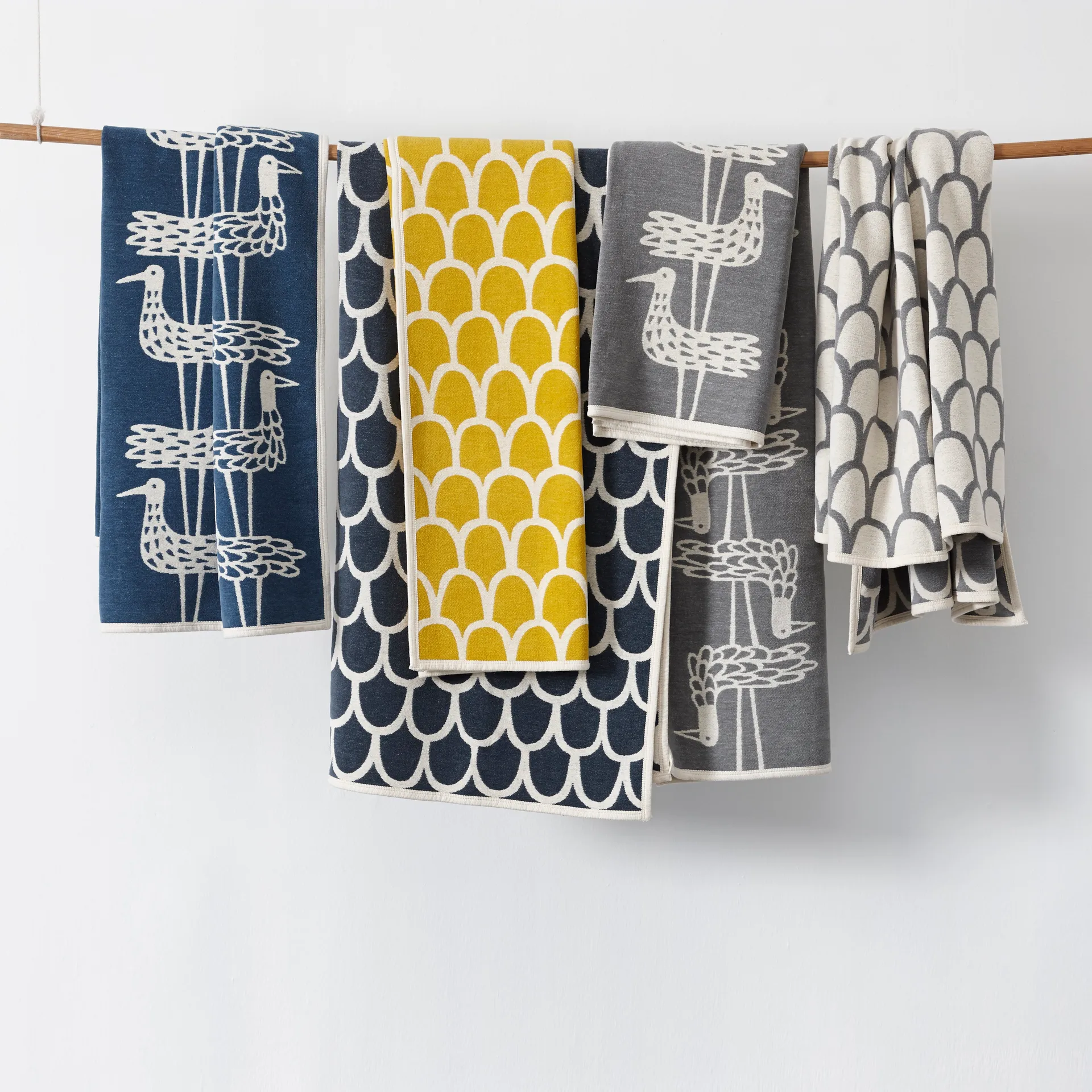 Feathers chenille blanket, deep blue Klippan Yllefabrik
