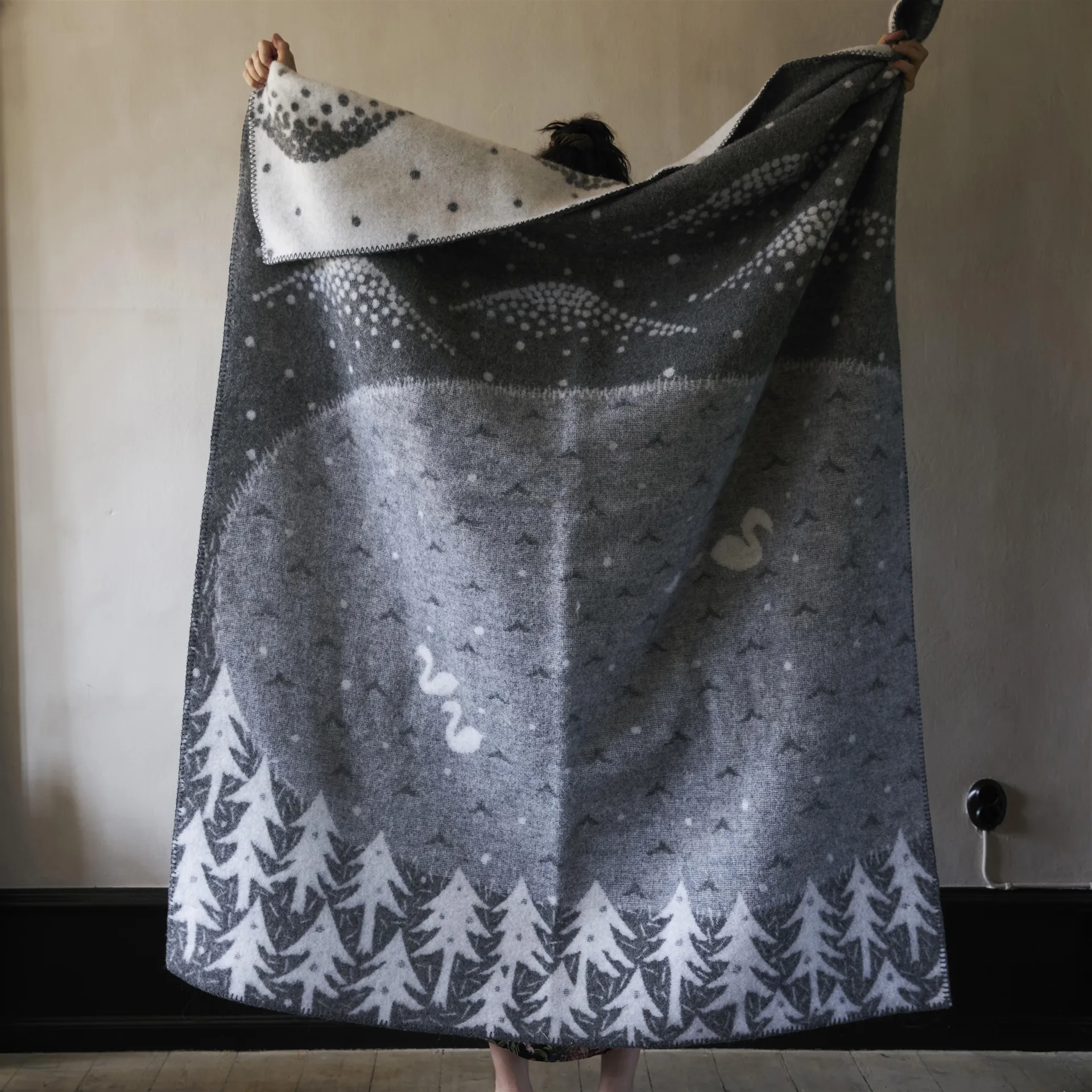 Lake in the valley throw, grey Klippan Yllefabrik