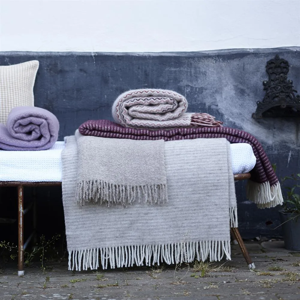 Ralph wool throw, aubergine Klippan Yllefabrik
