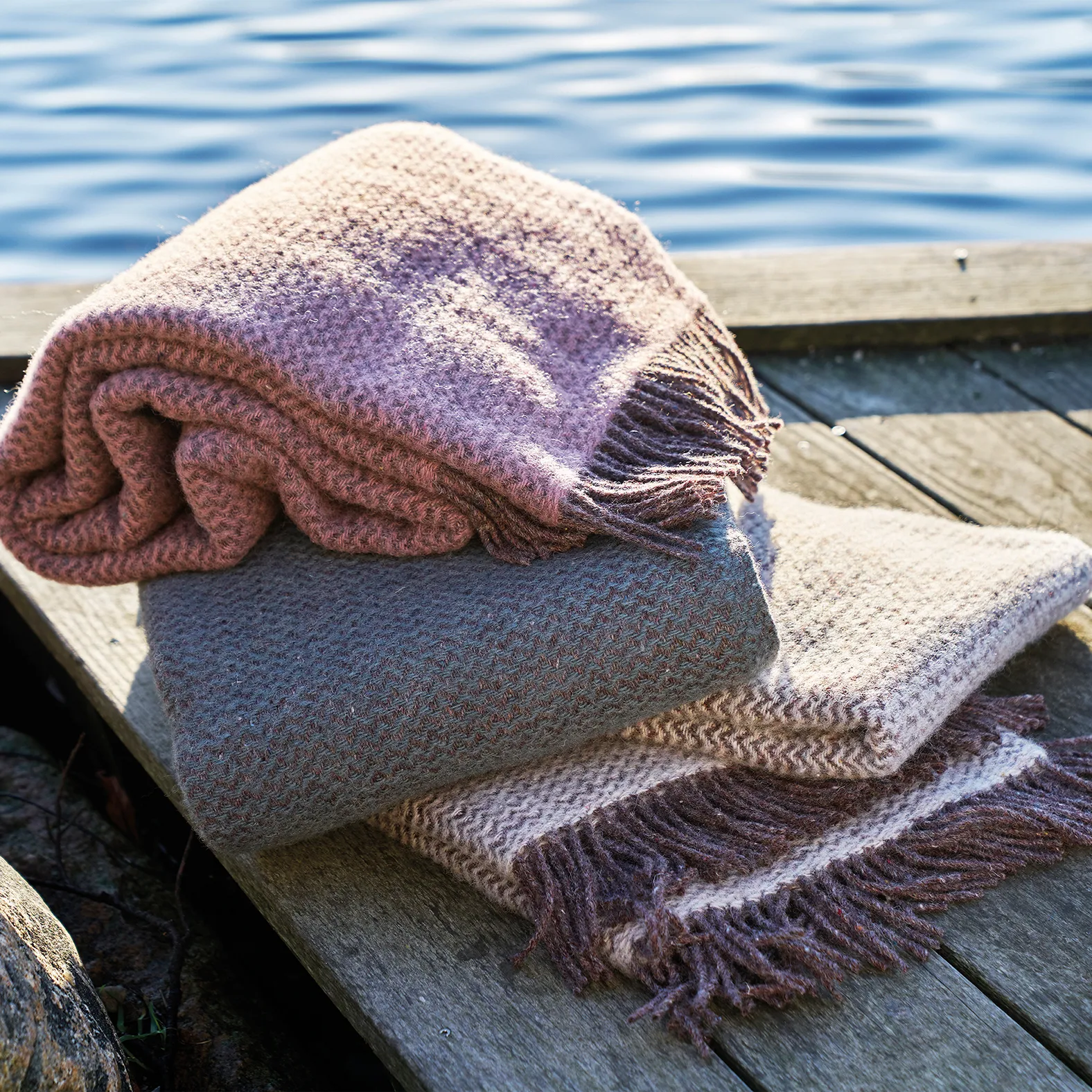 Wave wool throw, rose cloud Klippan Yllefabrik