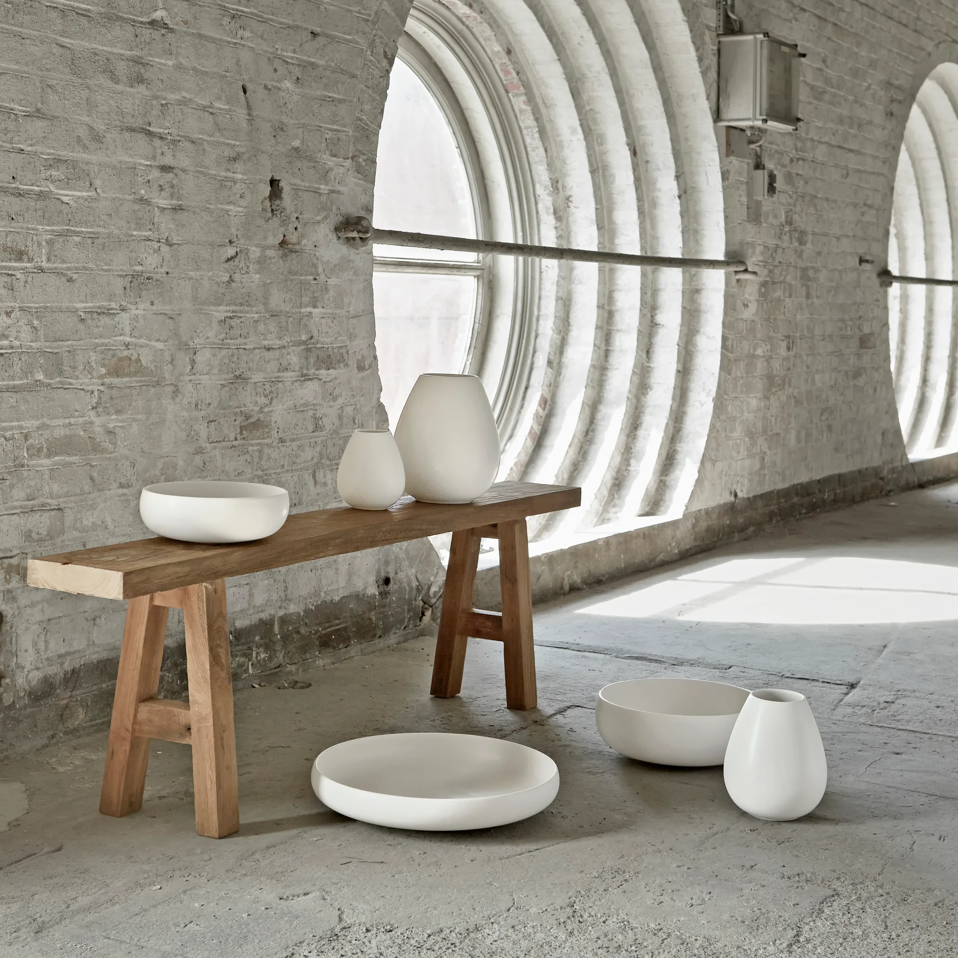 Earth saucer 38 cm, Lime stone white Knabstrup Keramik