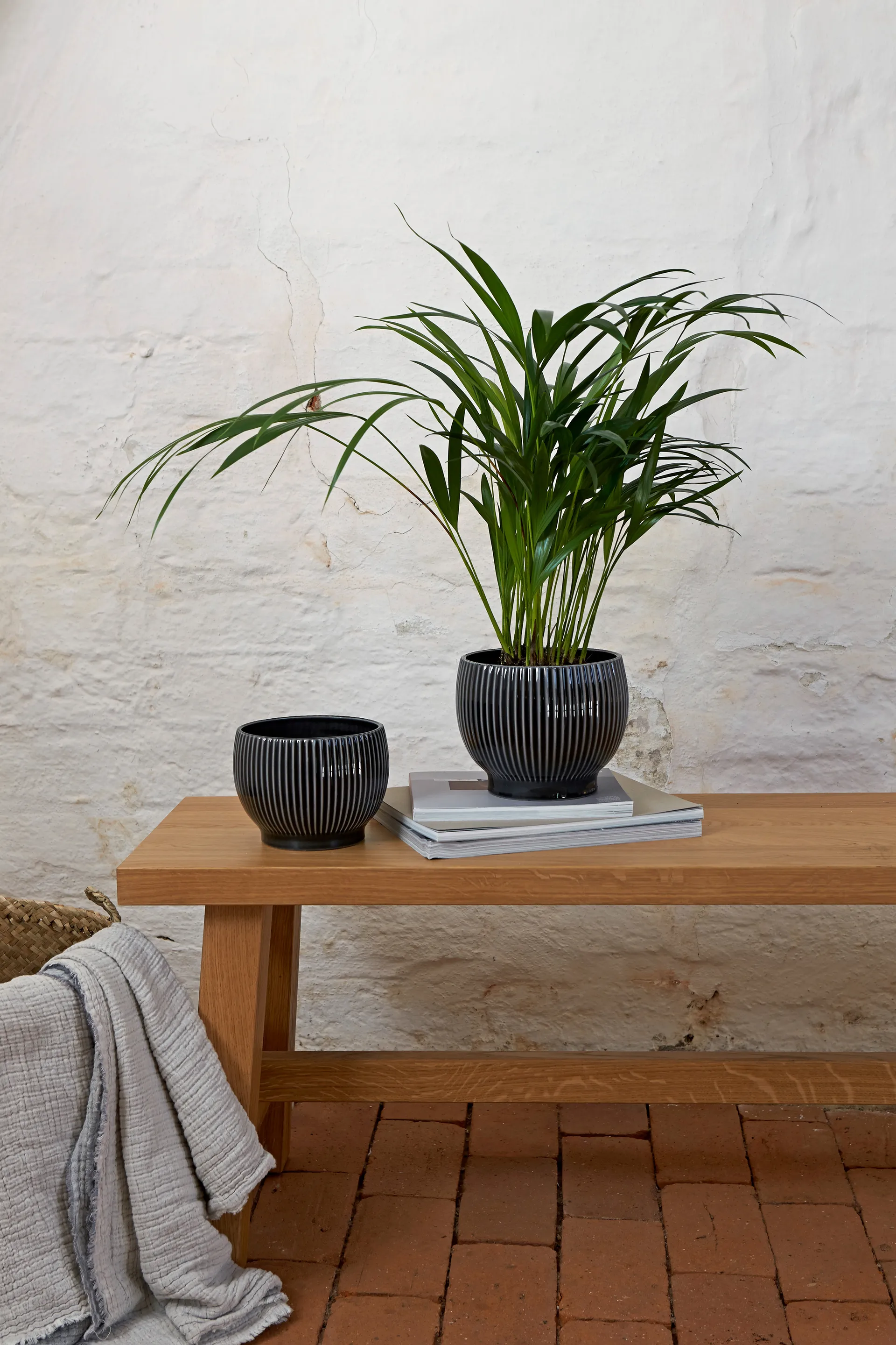 Knabstrup flower pot fluted Ø14.5 cm, Black Knabstrup Keramik