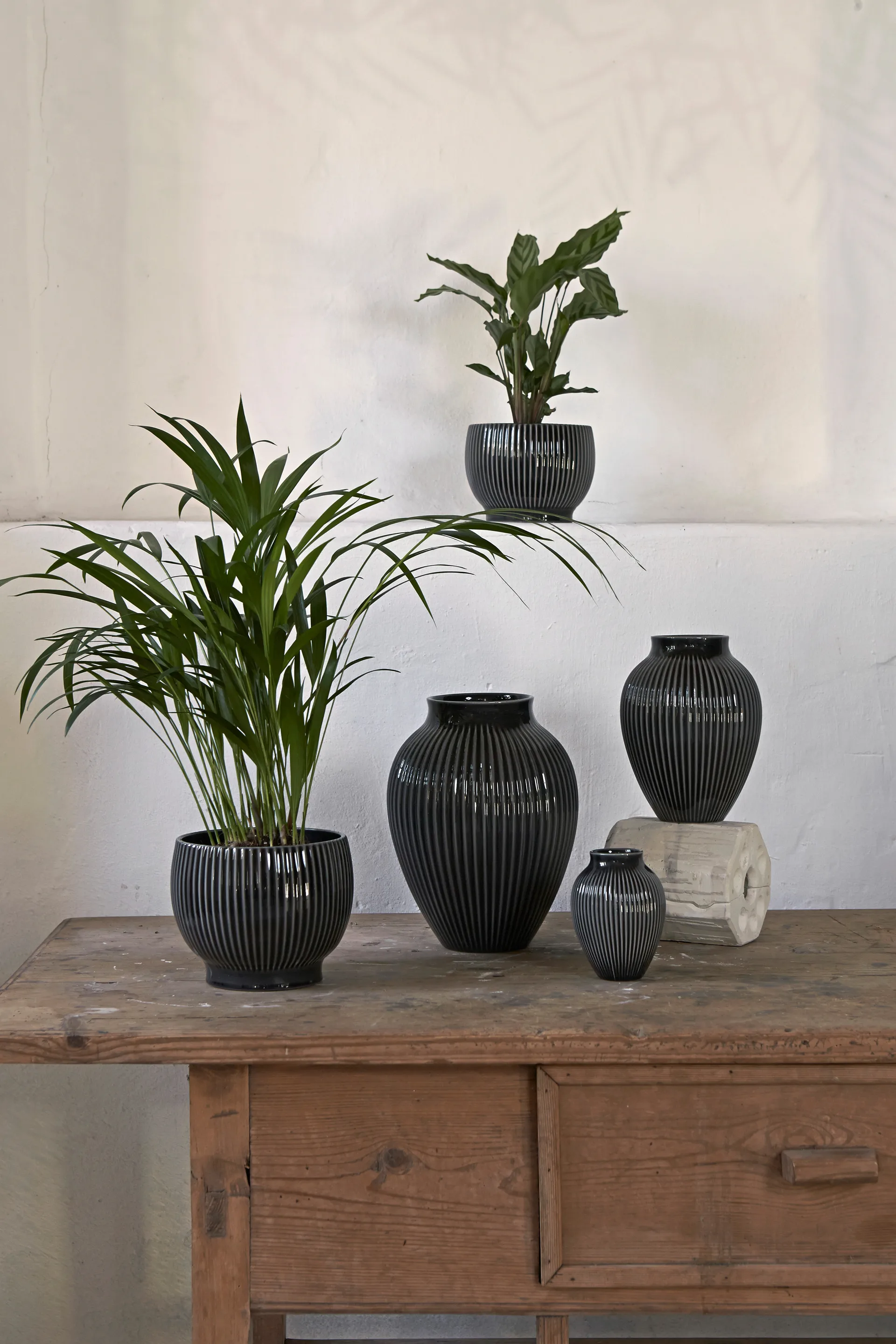 Knabstrup flower pot fluted Ø14.5 cm, Black Knabstrup Keramik