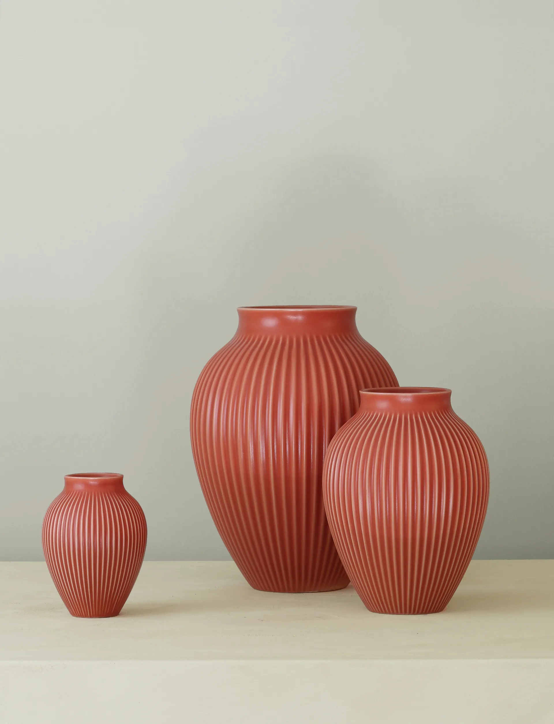 Knabstrup vase ribbed 12.5 cm, Coral Knabstrup Keramik